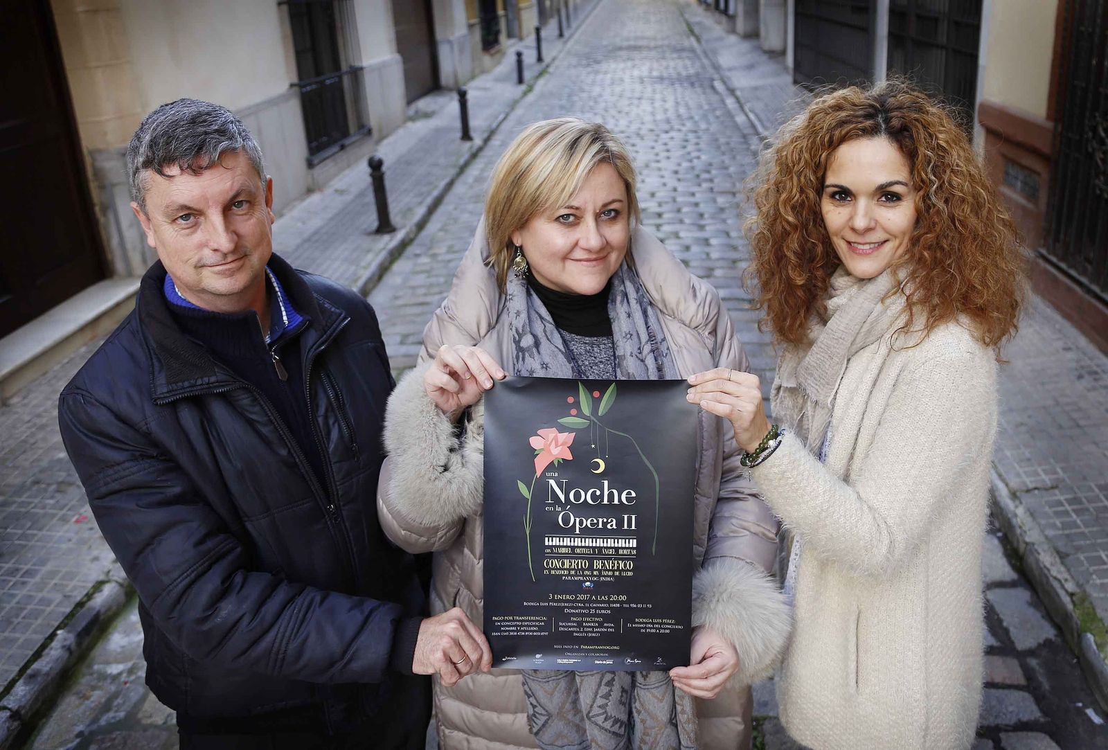 Ángel Hortas, Maribel Ortega y Almudena Plaza muestran ayer el cartel.
