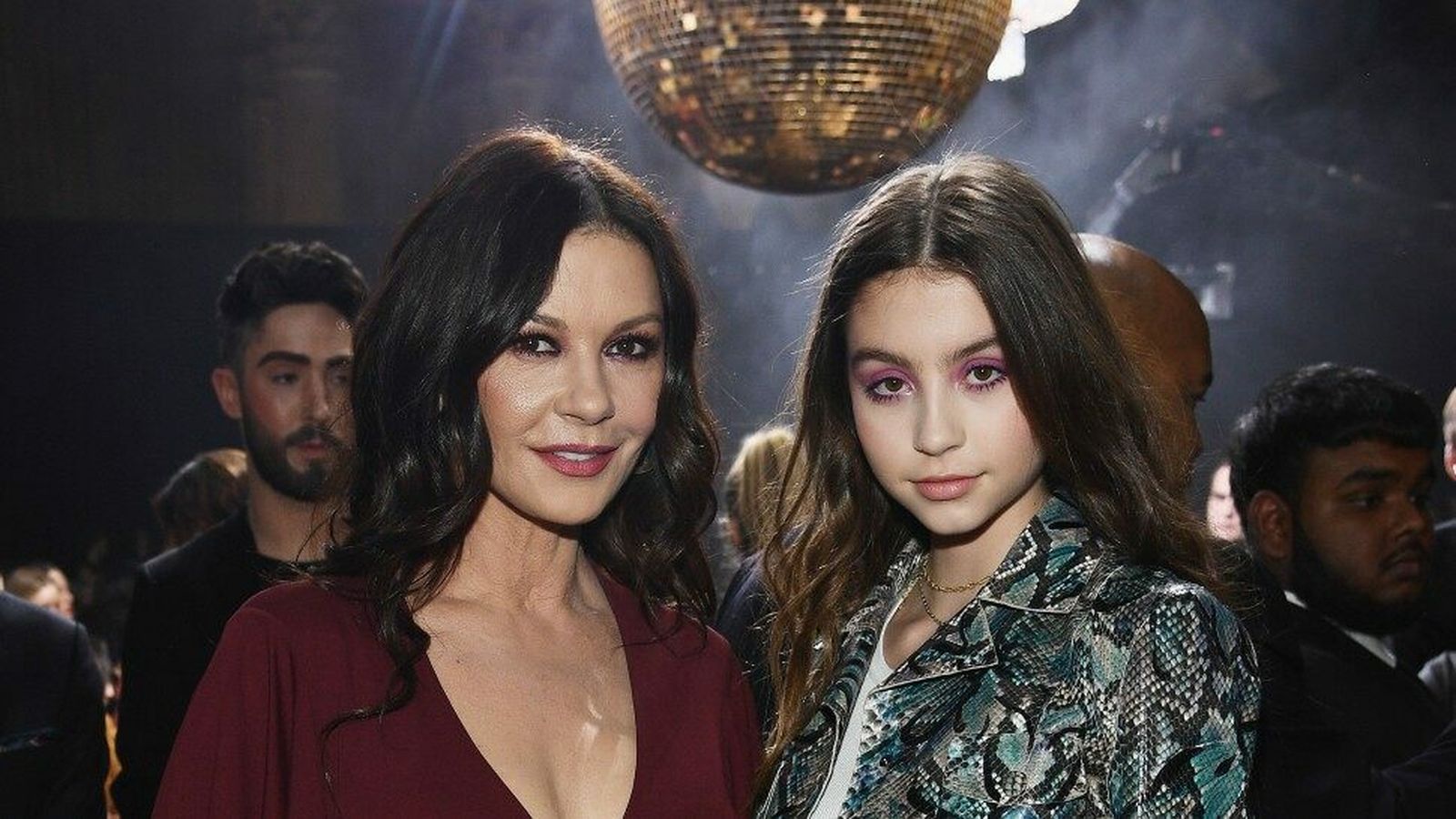 La actriz con su hija, Carlys Douglas.