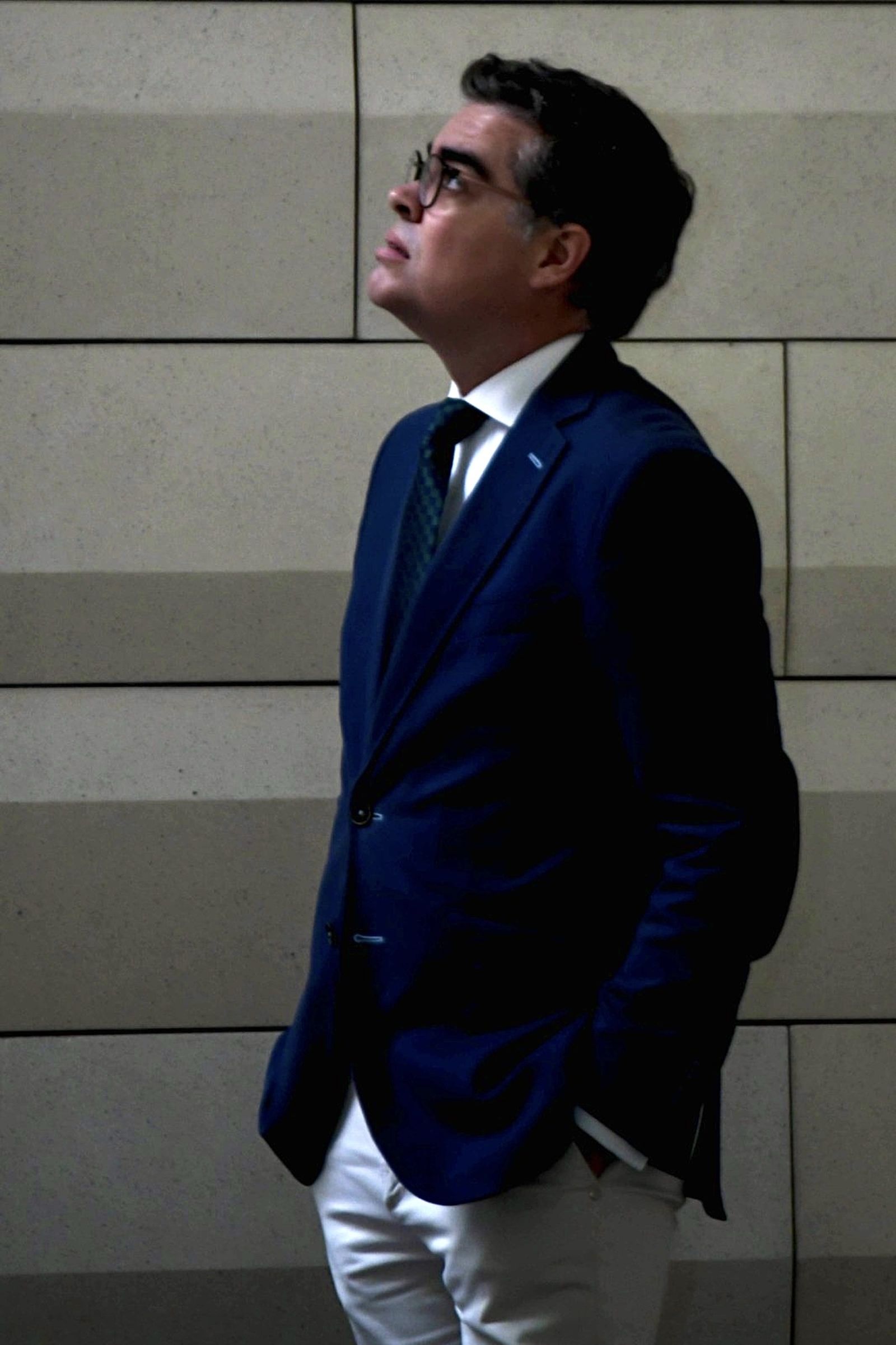 Vicente Azpitarte, posa para la entrevista.