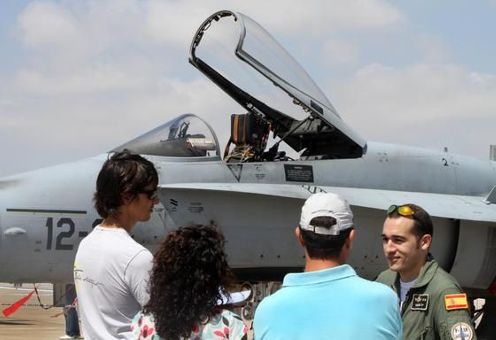La jornada de puertas abiertas del II Festival Aéreo Internacional de Málaga contó con la presencia de muchos curiosos.

Foto: Yolanda Montiel