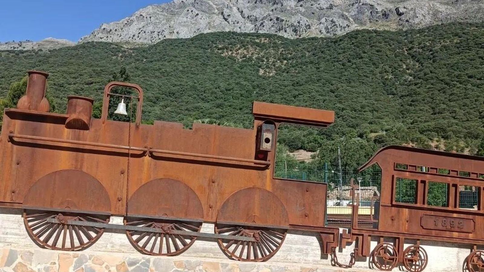 Vistas de Grazalema desde la Estación de Jimera de Líbar