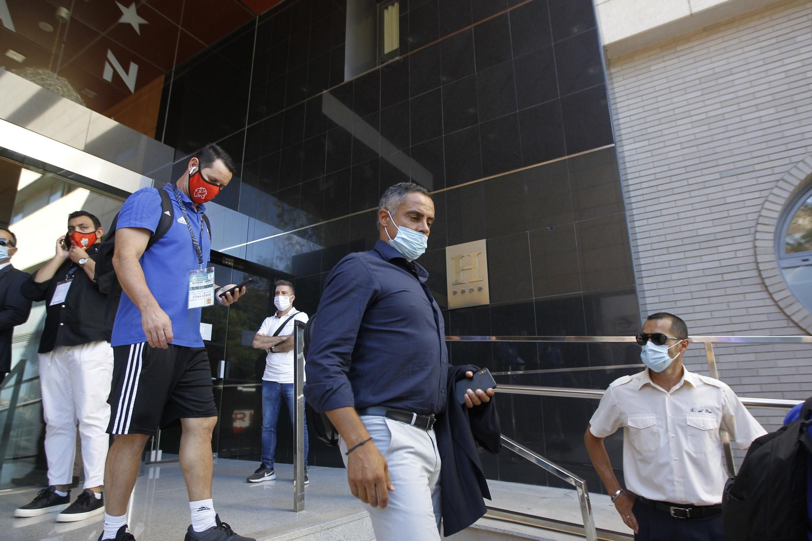 Fotogalería de la afición del Almería antes del partido ante el Girona