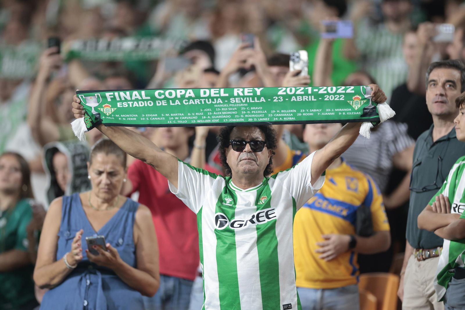 Búscate en las fotos del Betis - Nottingham Forest