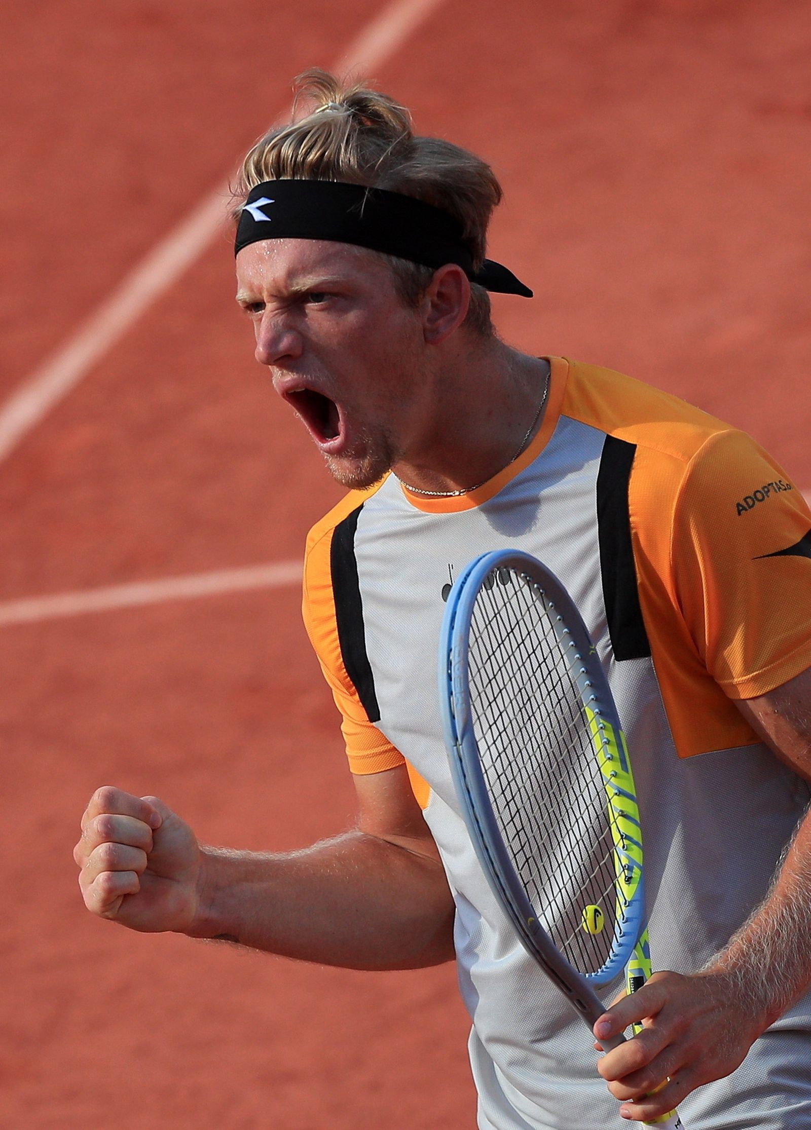 Alejandro Davidovich celebra su triunfo sobre Federico Delbonis en París.