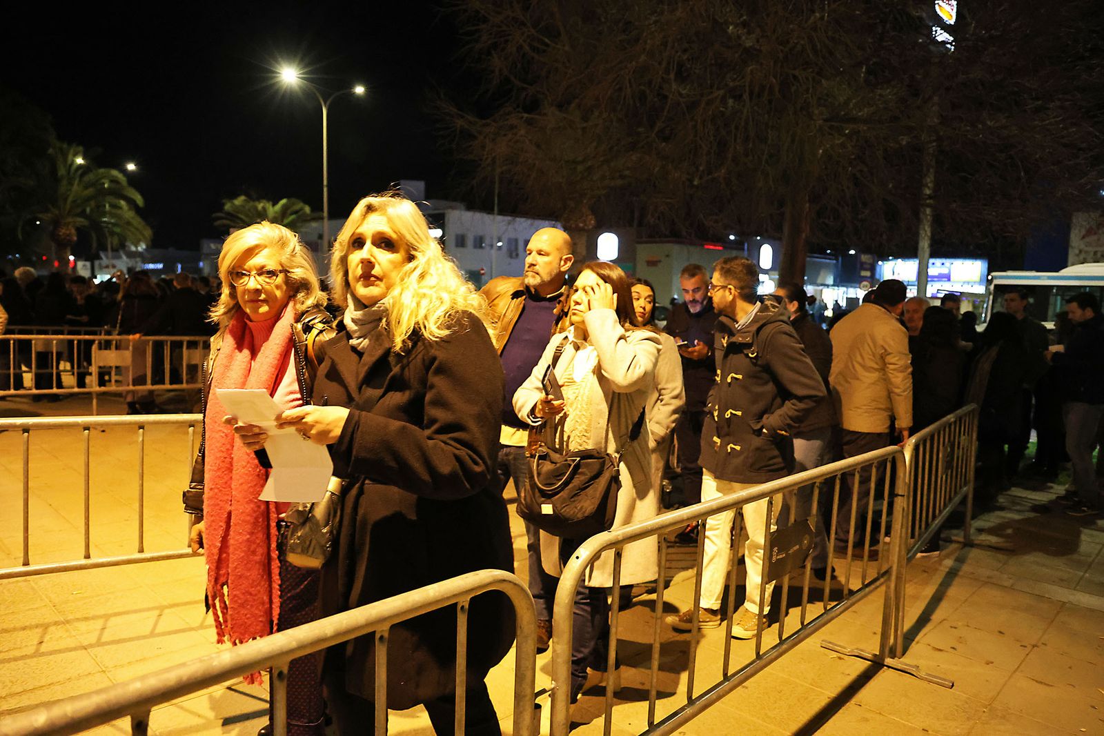 Imágenes del ambiente previo al concierto de Manolo García