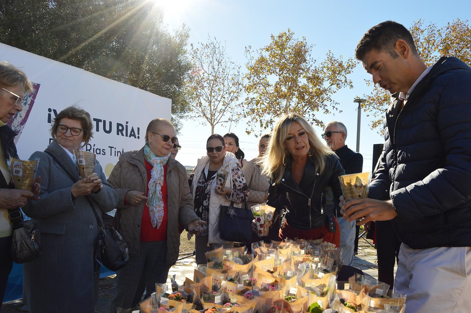 Reparto de plantas en San Juan del Puerto.