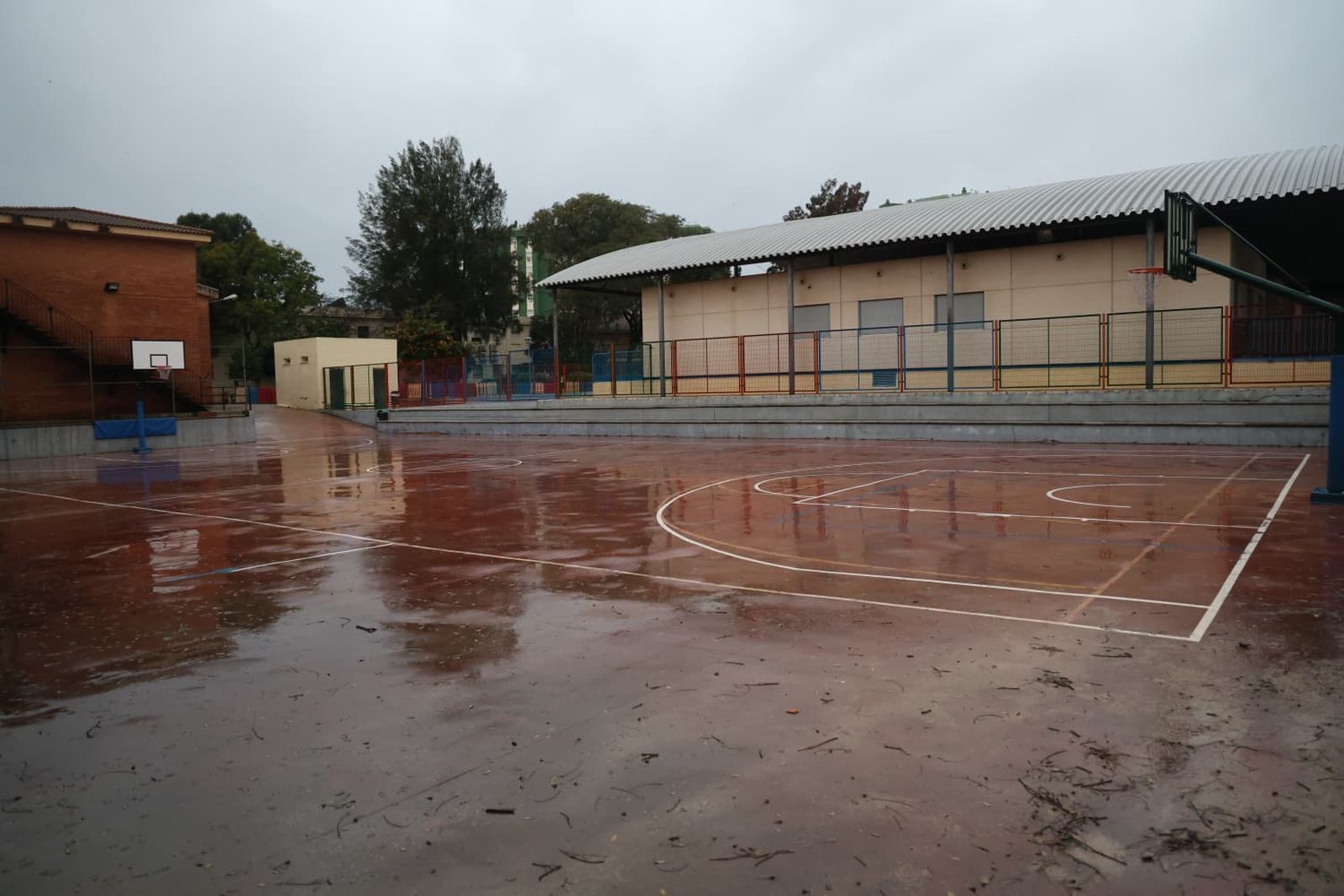 Interior de un centro educativo de Málaga, que este míercoles permanecerá cerrado.