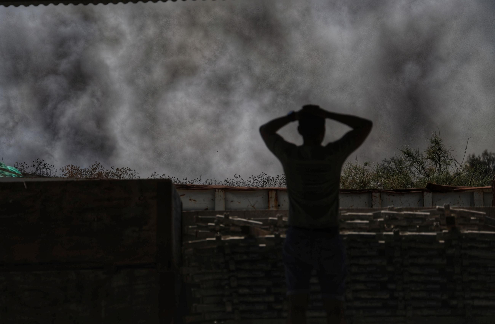 El incendio en la entrada del PTA, en imágenes