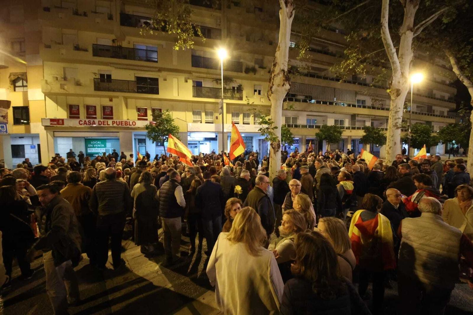 Concentración ante la sede del PSOE en Jerez para protestar contra la amnistía
