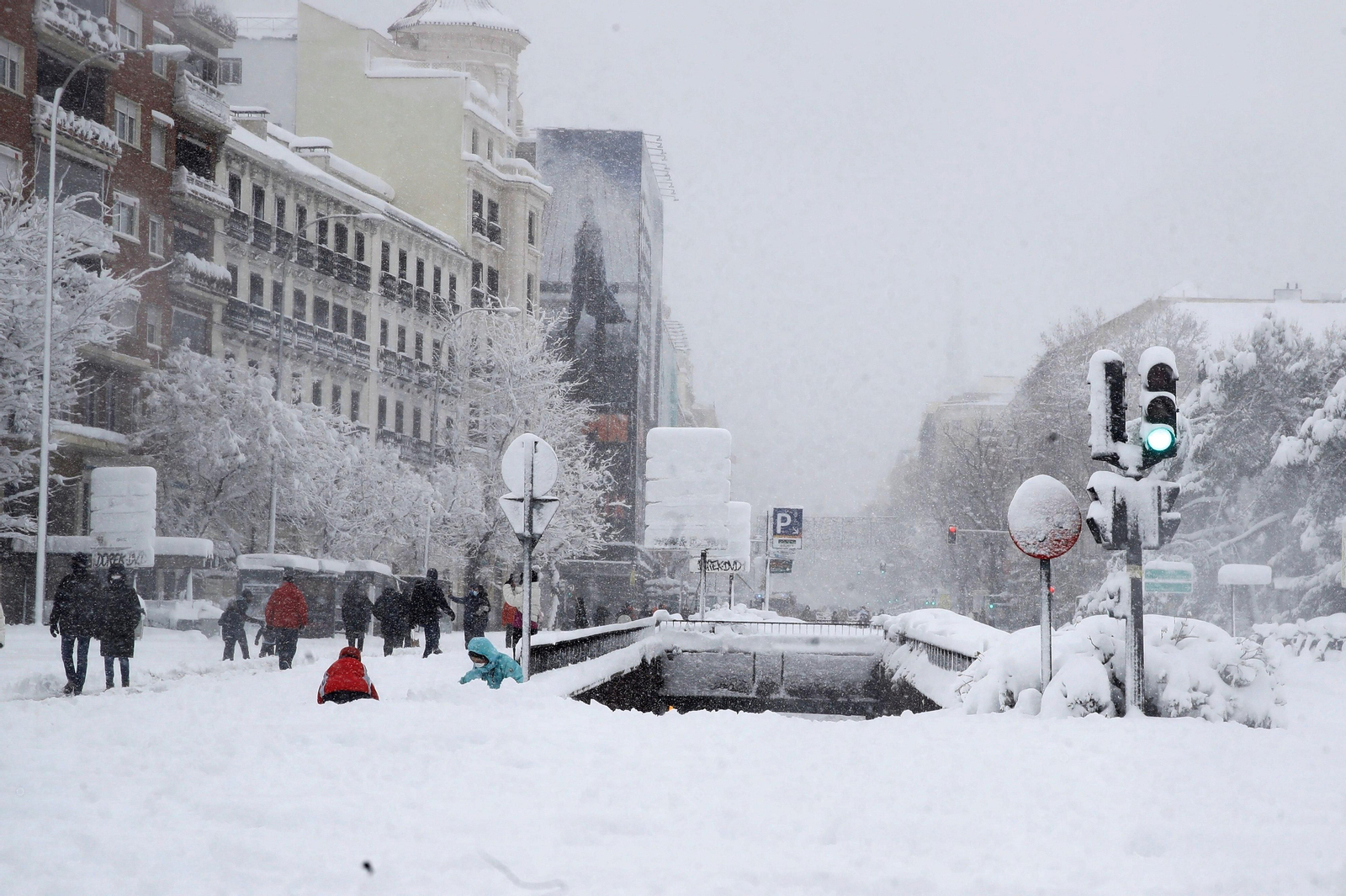 El segundo día del temporal 'Filomena' en imágenes: más nieve y caos