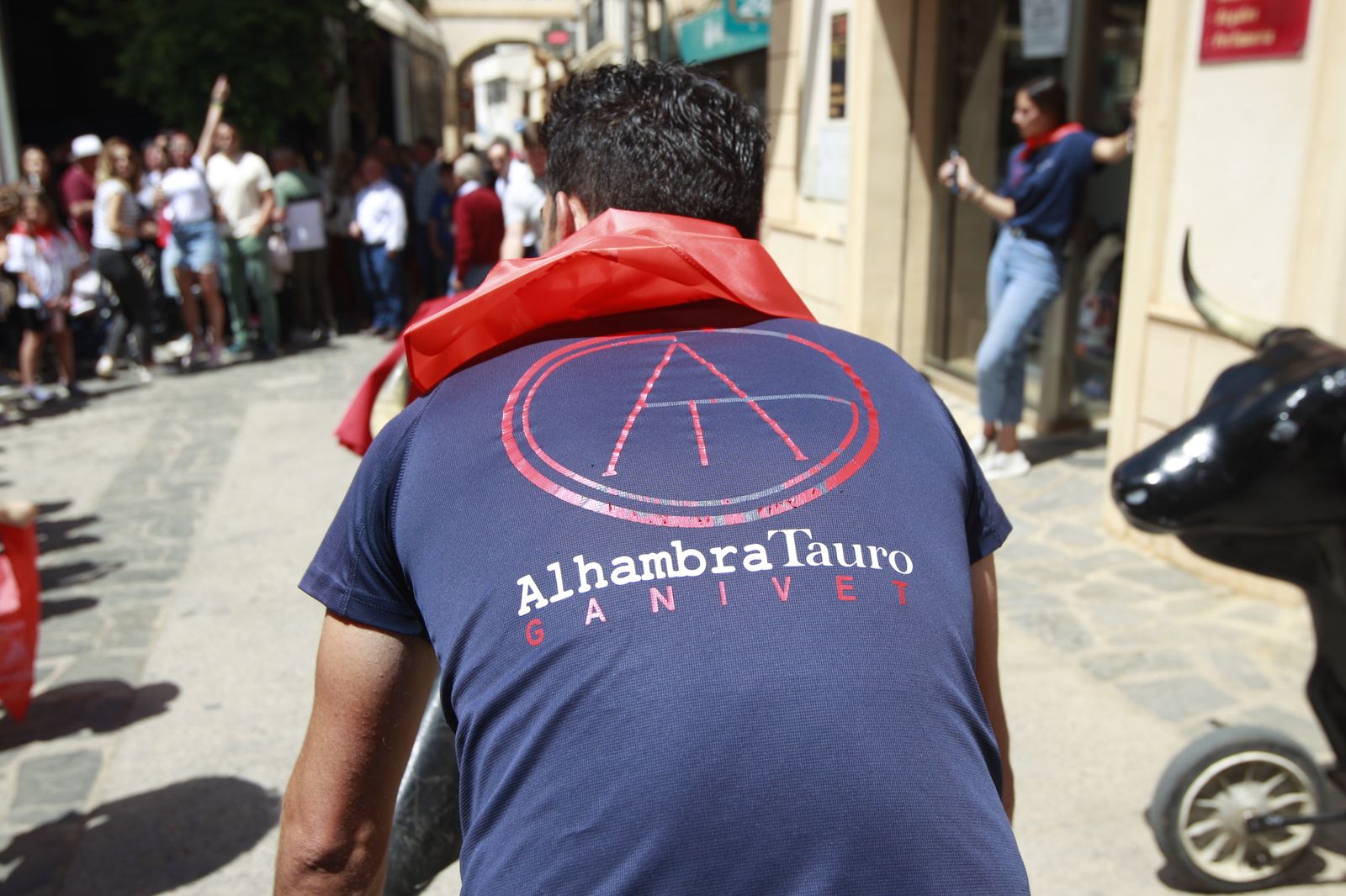 Imágenes de las Fiestas de Abrucena: concurso de mostos, encierro infantil y migas populares