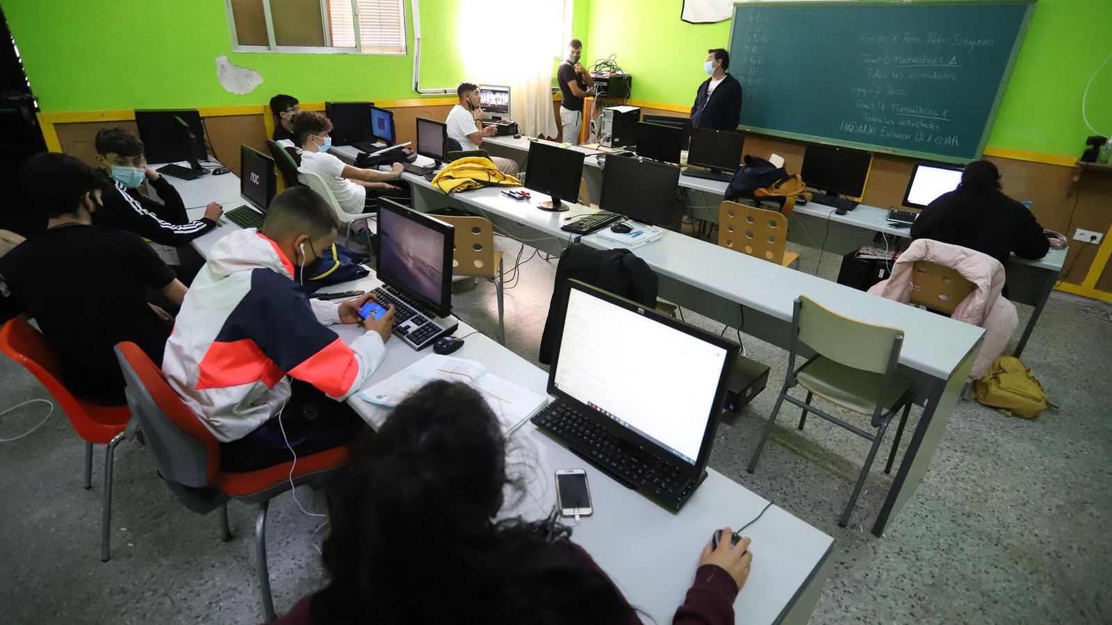 Una de las aulas de Ciudad de los Niños en plena clase.