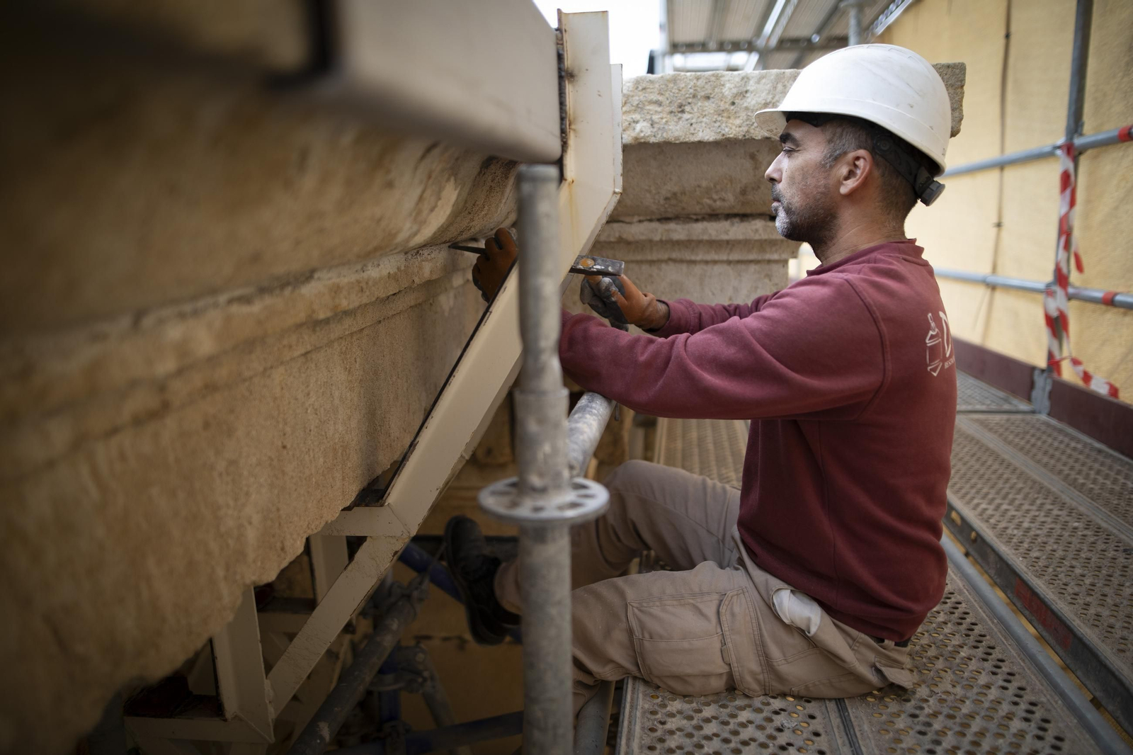 La restauración de la torre de la Catedral de Granada, desde dentro