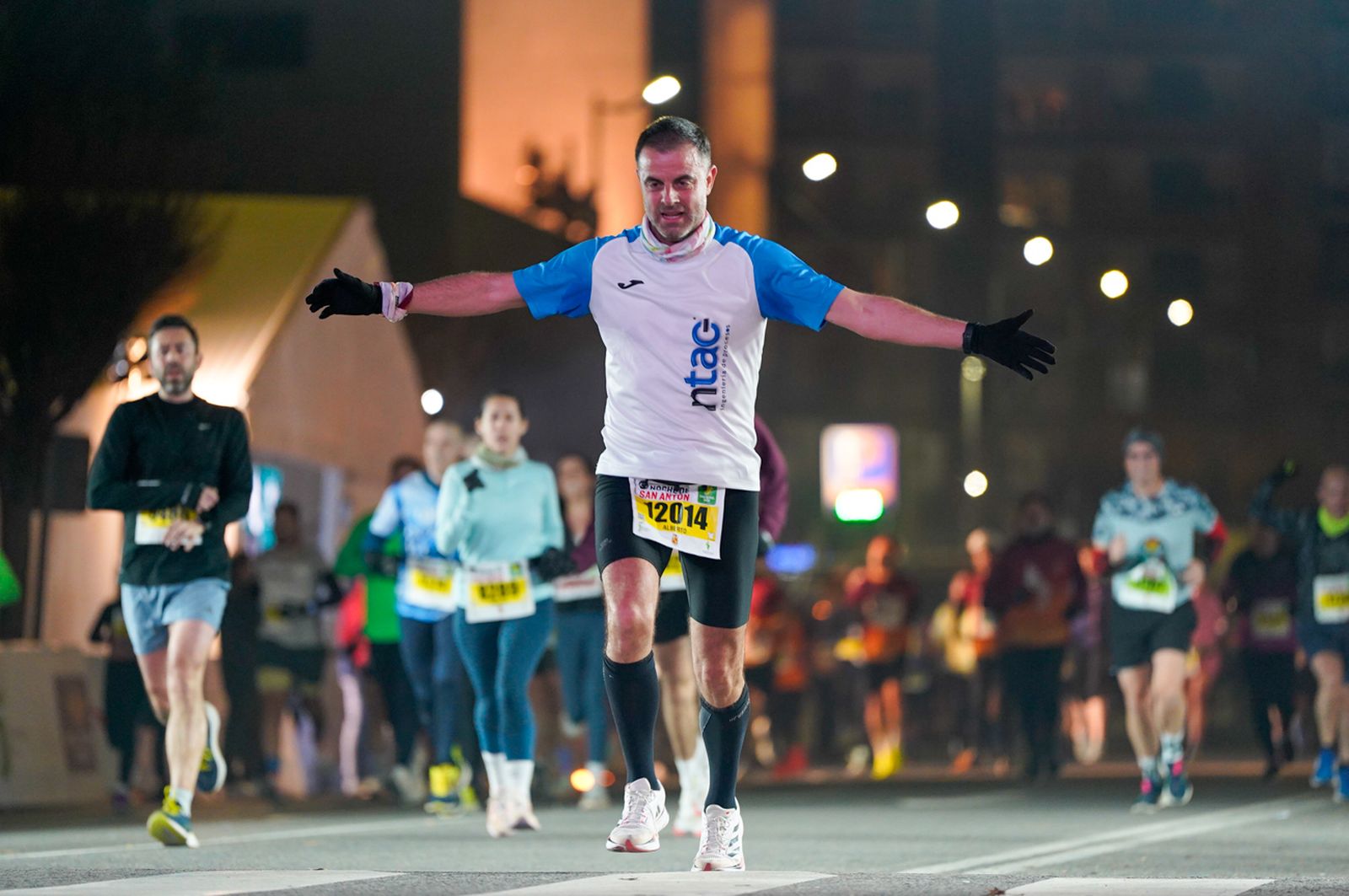 En imágenes: búscate en tu llegada a meta de la Carrera de San Antón 2026 (10)