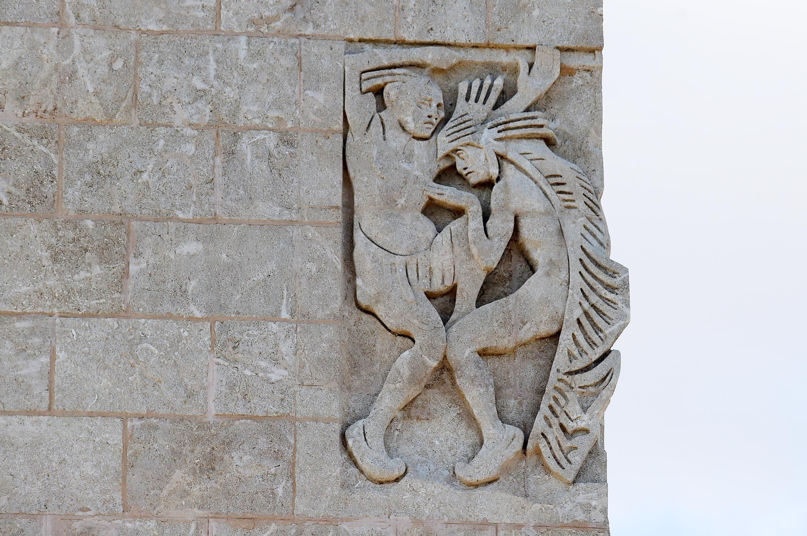 Imágenes del Monumento a Colón que ya se puede ver sin andamios en la Punta del Sebo