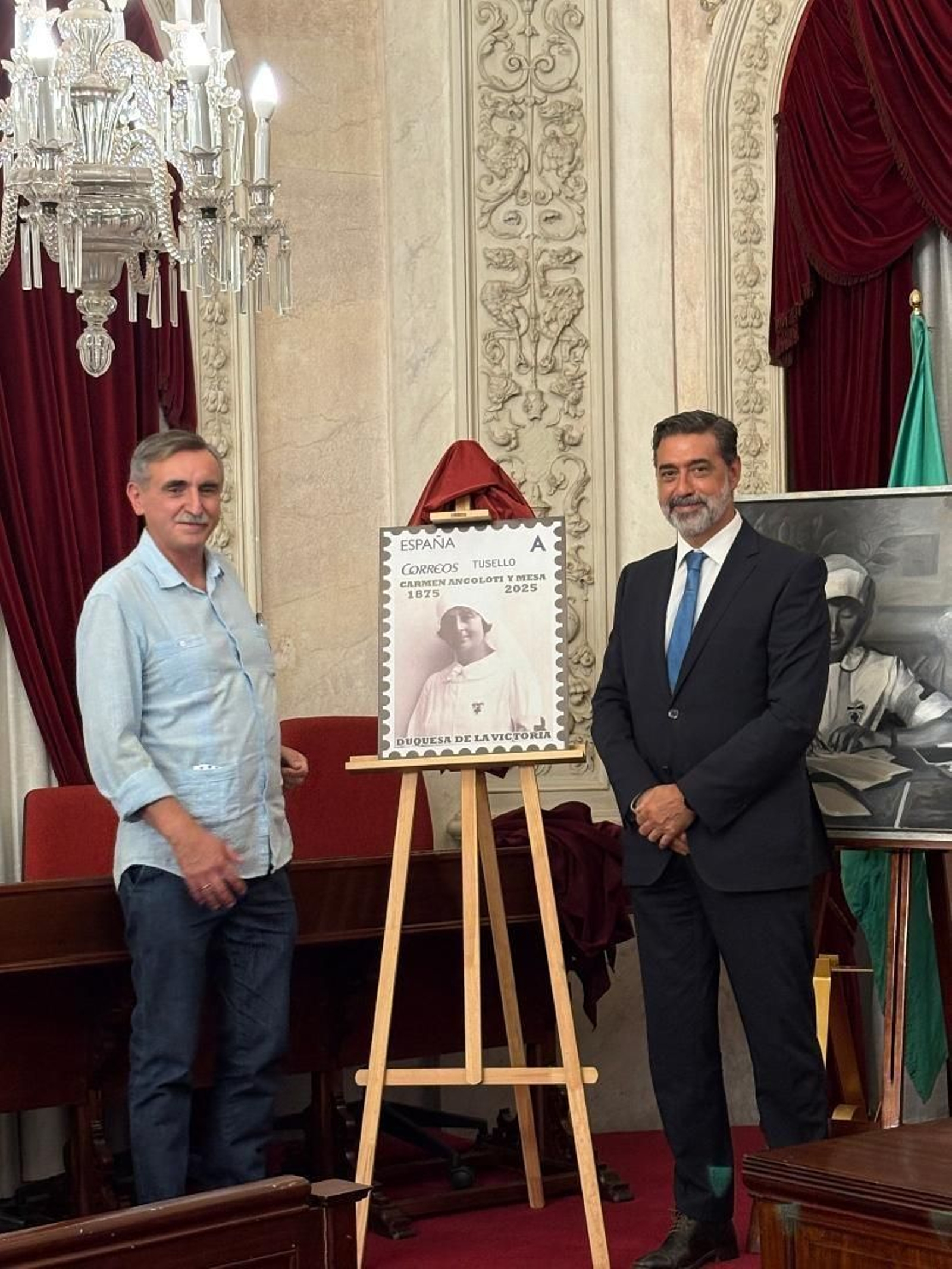 Juan Antonio Casas Pajares y José Manuel Verdulla, tras descubrir Tusello de la duquesa de la Victoria.