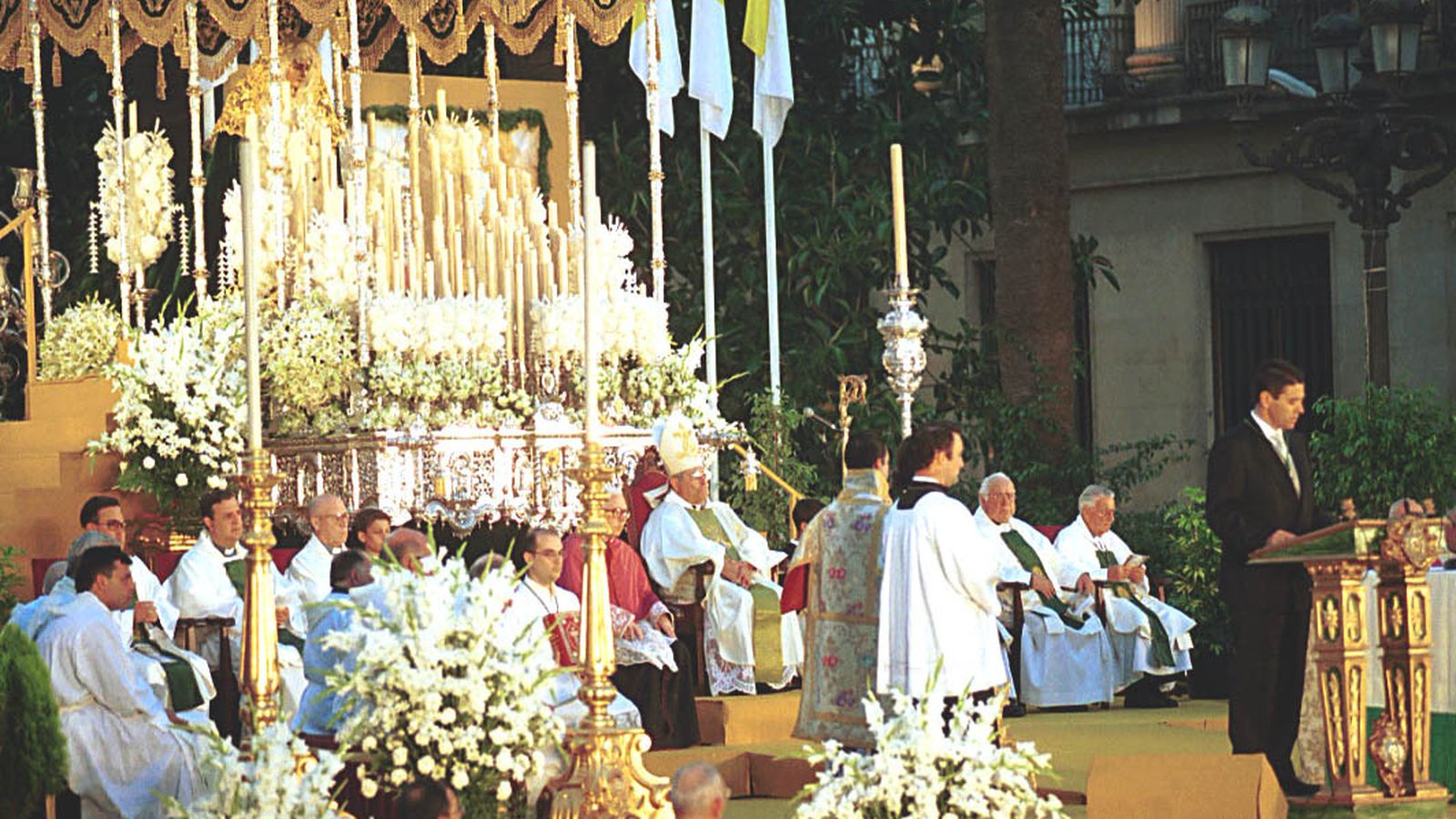 La Virgen de la Esperanza presidiendo el altar de su coronación