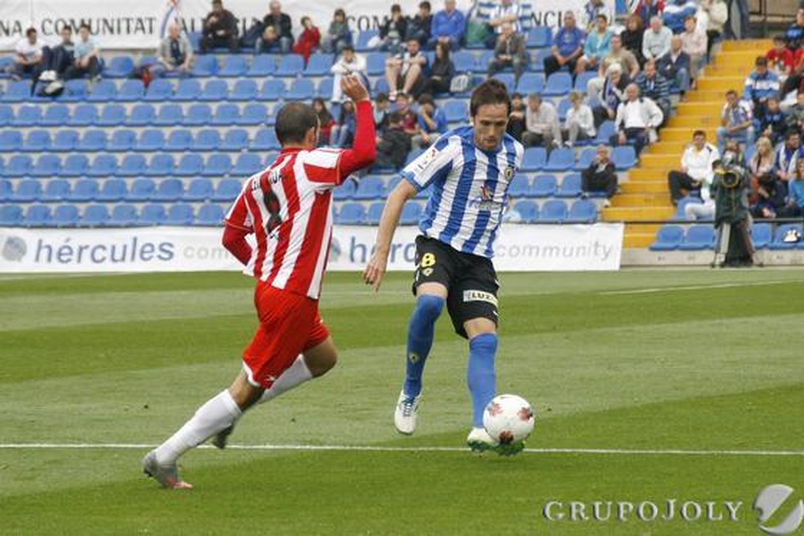 El Almería se lleva un punto del Rico Pérez y se mantiene en la pelea por las plazas de promoción. 

Foto: Rafael Gonzalez