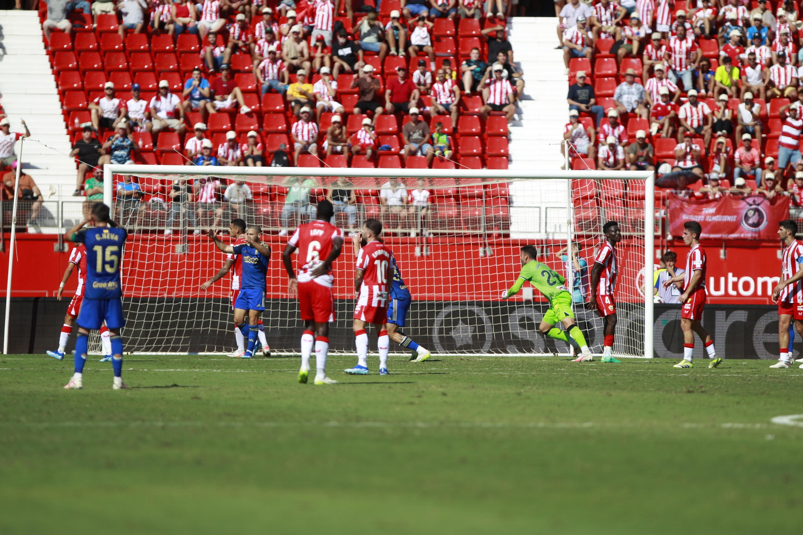 Imágenes del empate a 3 de la U.D. Almería y el Granada C.F.