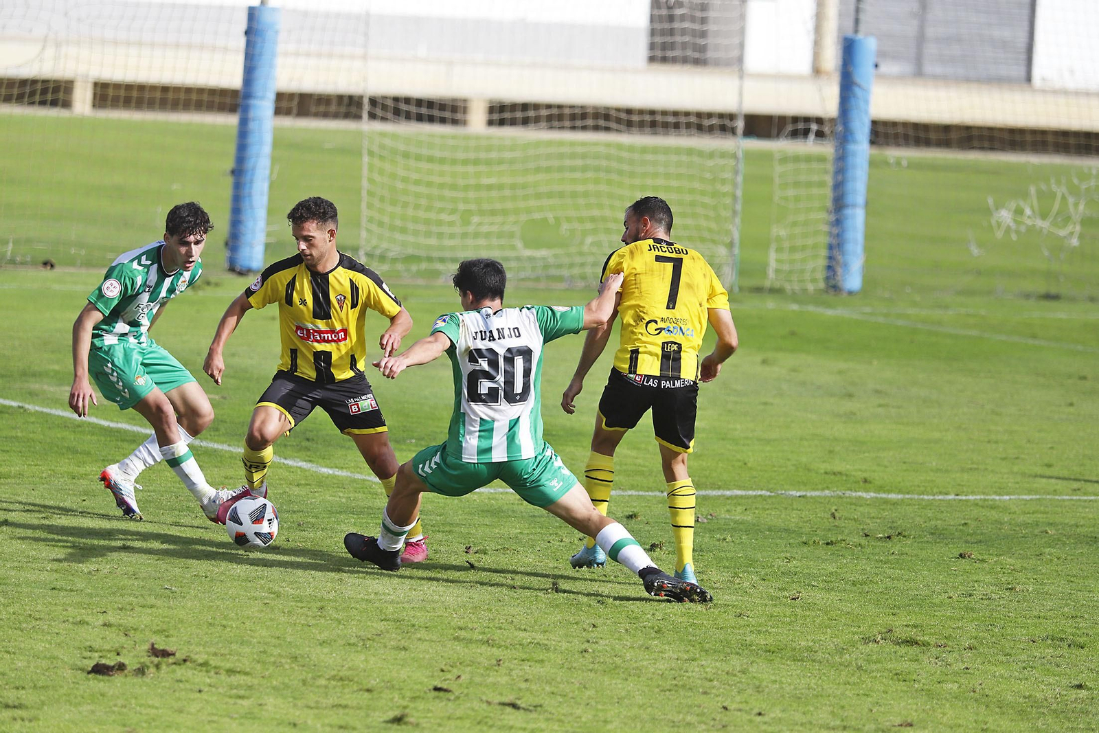 Imágenes destacadas del encuentro entre el San Roque de Lepe y Betis Deportivo