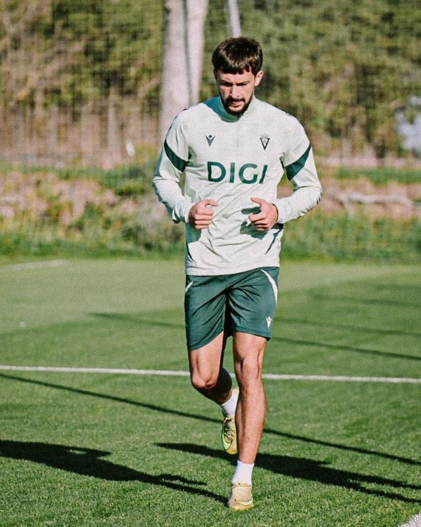 Bojan Kovacevic realiza carreras en las instalaciones de El Rosal en el entreno de este jueves.