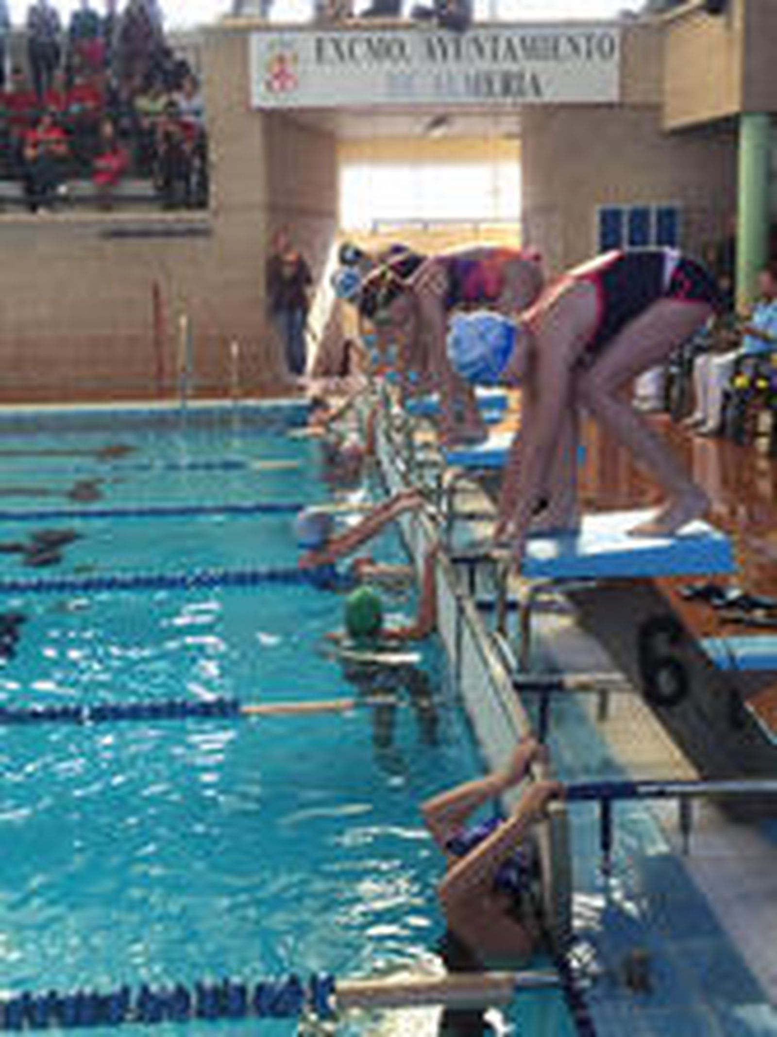 La primera jornada de Los Juegos Deportivos Municipales de Natación acogió a más de 320 nadadores