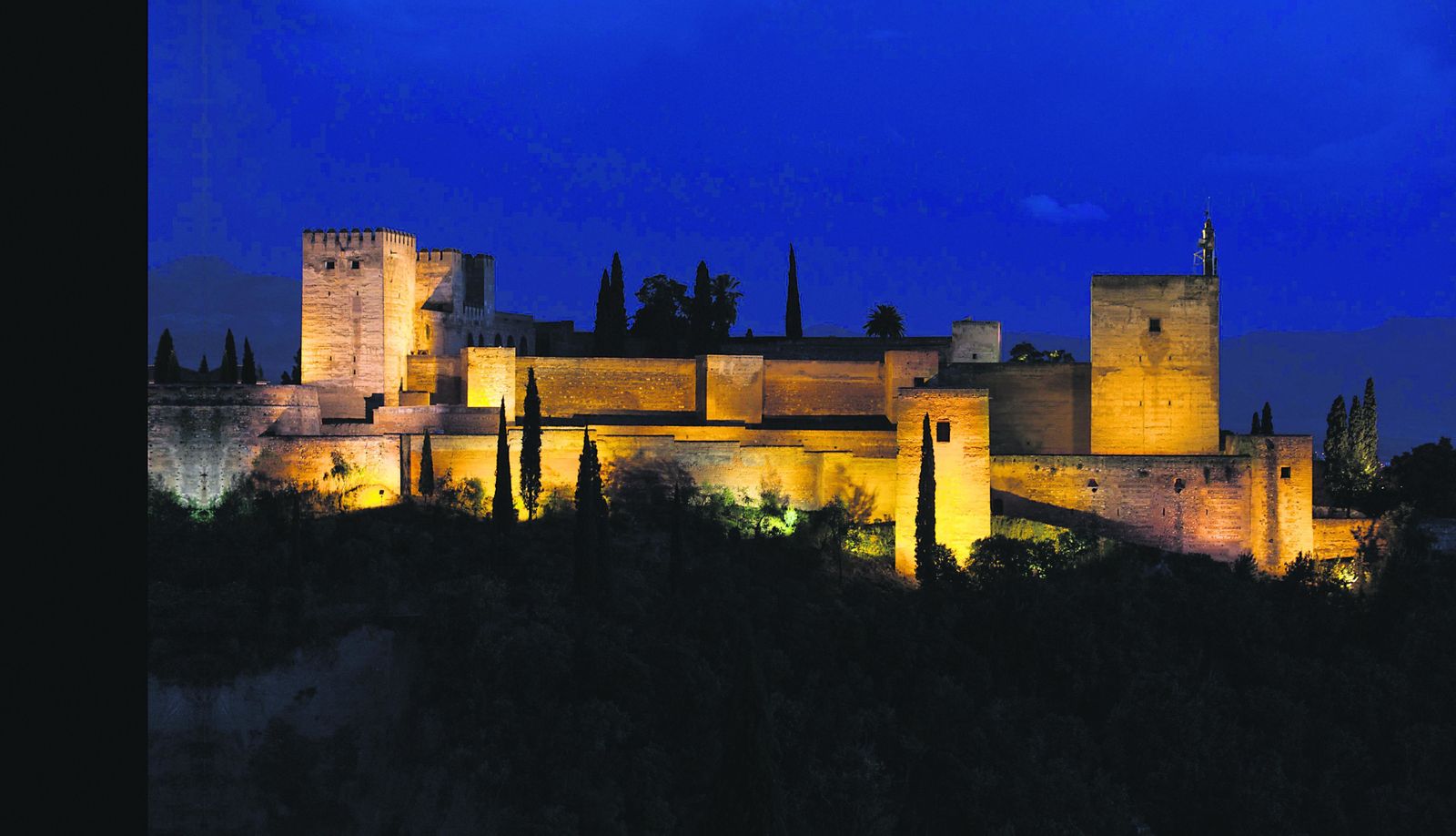 8 Empresas200 contratos 	y 7 millones de gestión irregular