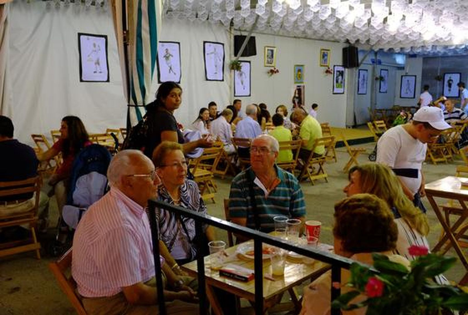 Ambiente en la jornada de apertura de la feria de la isla

Foto: Elias Pimentel
