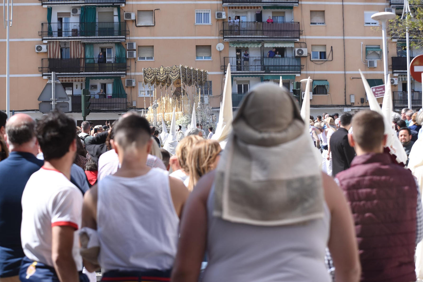Las imágenes de la procesión de La Merced este Lunes Santo en Córdoba