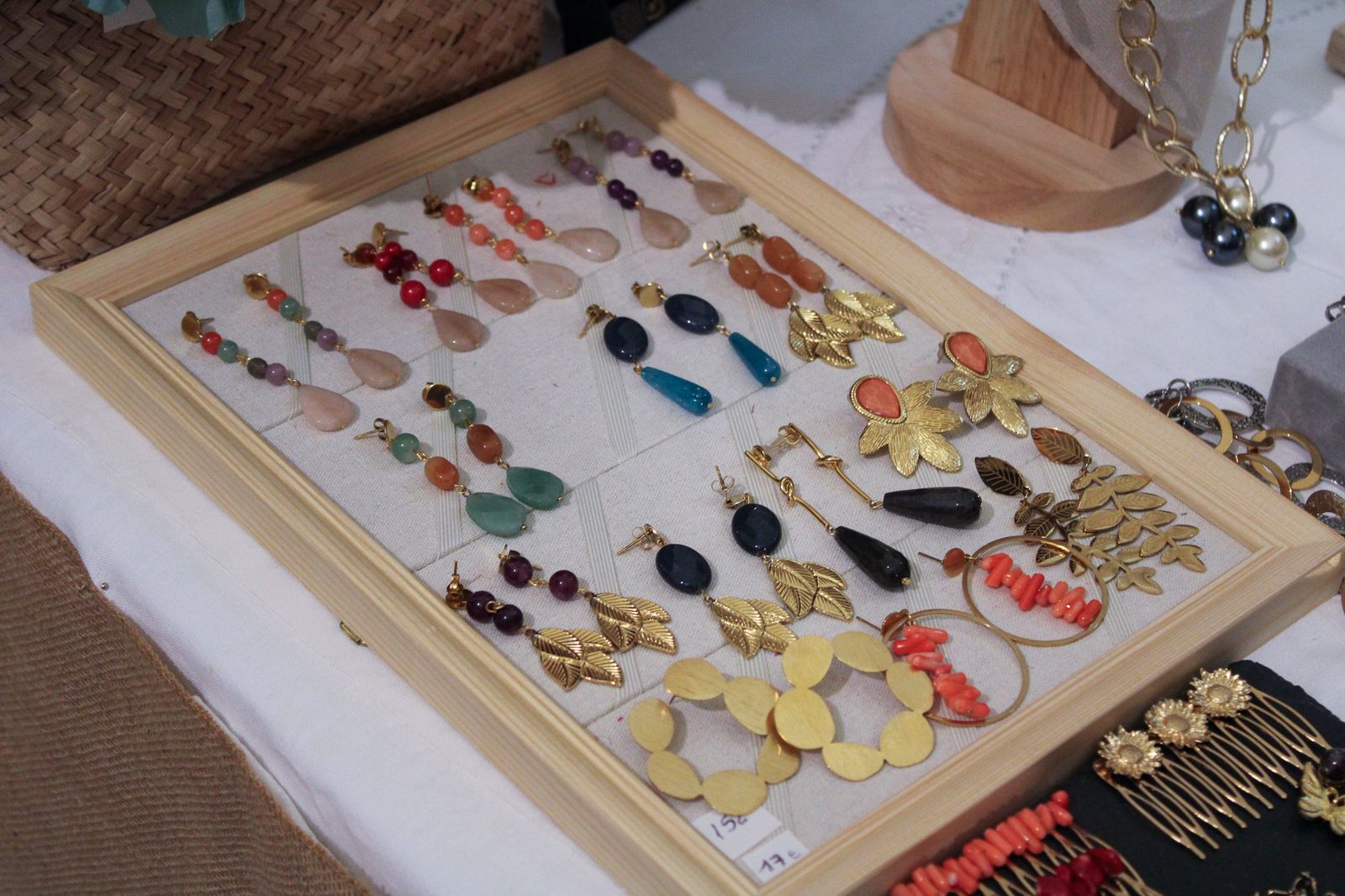 El baratillo de primavera de Adevida en Córdoba, en imágenes