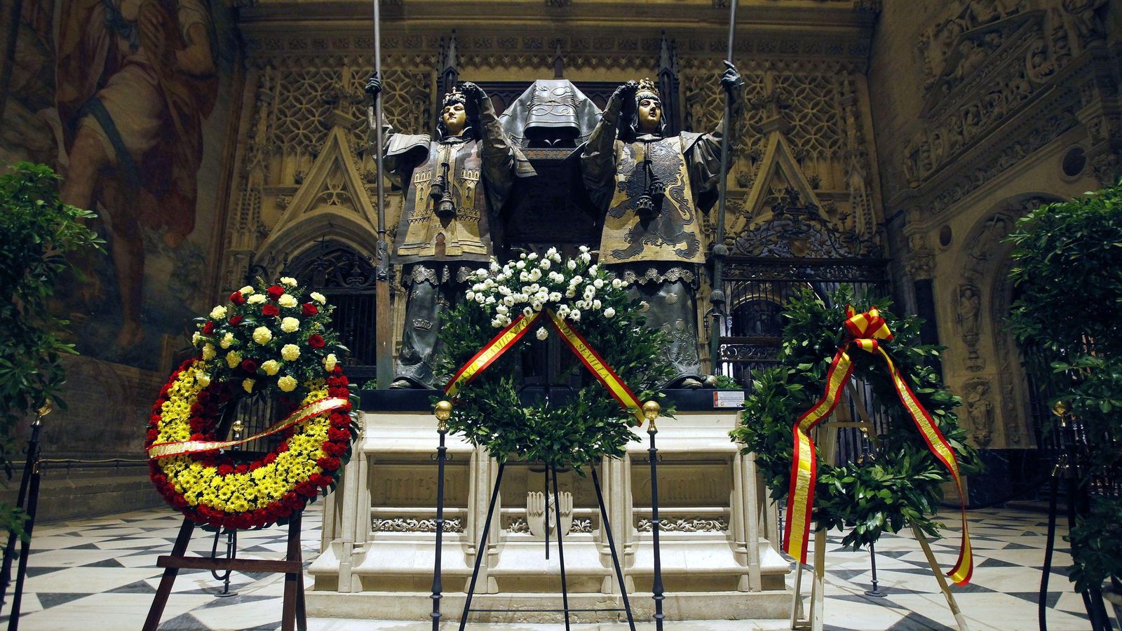 La tumba de Colón en una celebración del 12 de octubre.