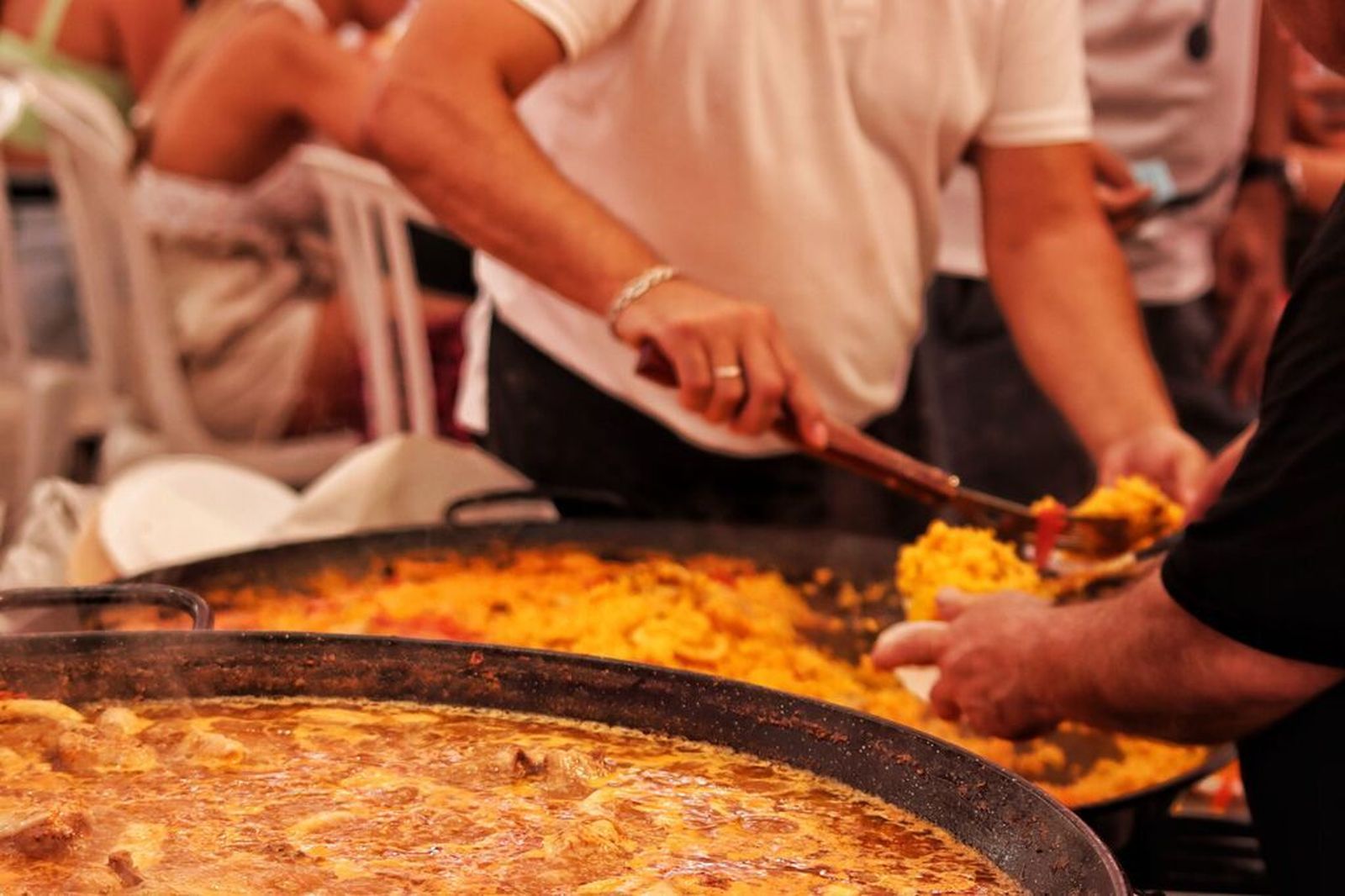 Paellas en una de las casetas del Cortijo de Torres esta pasada Feria de Málaga.