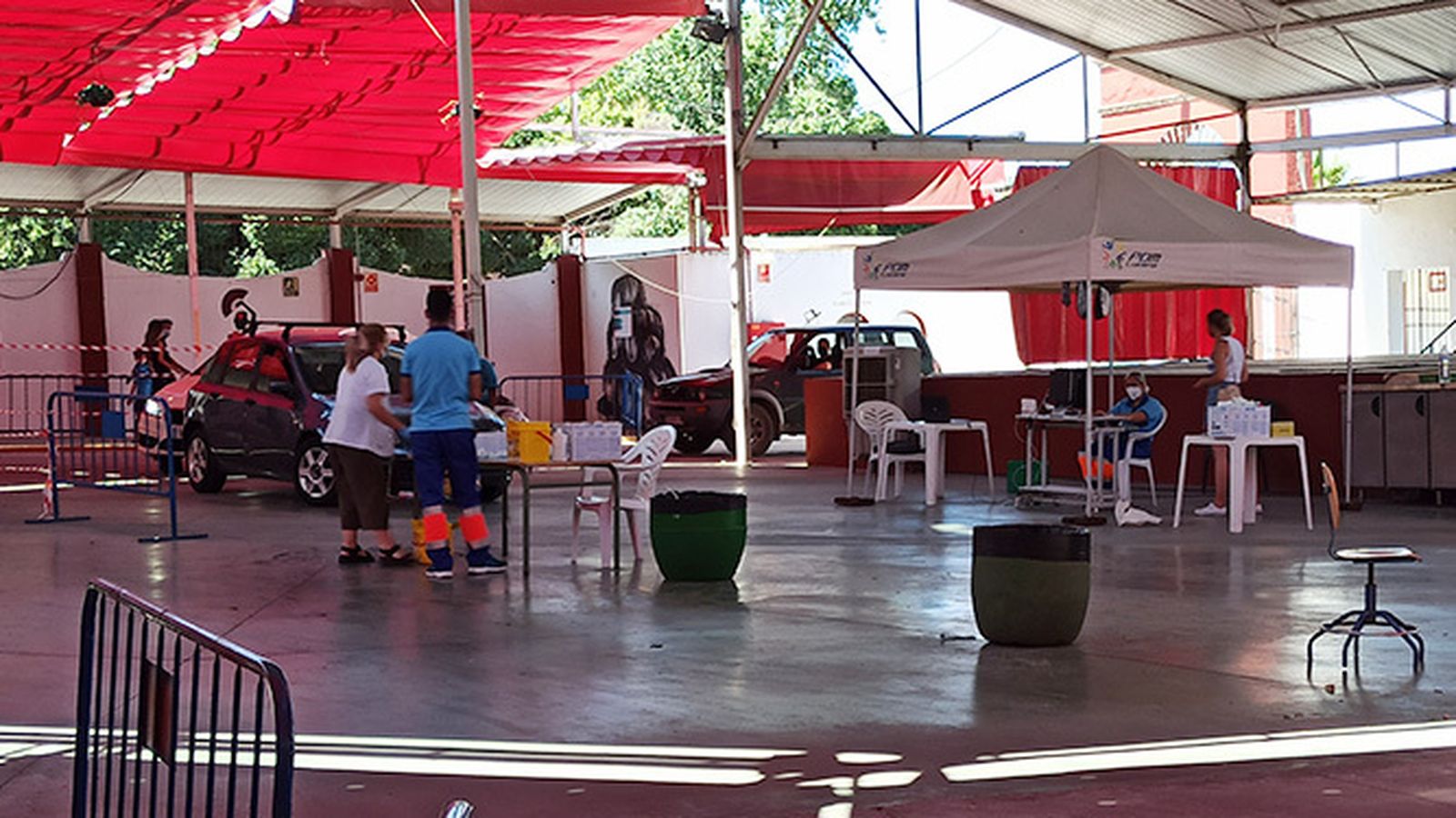 Vacunación en la Caseta Municipal de Lucena.