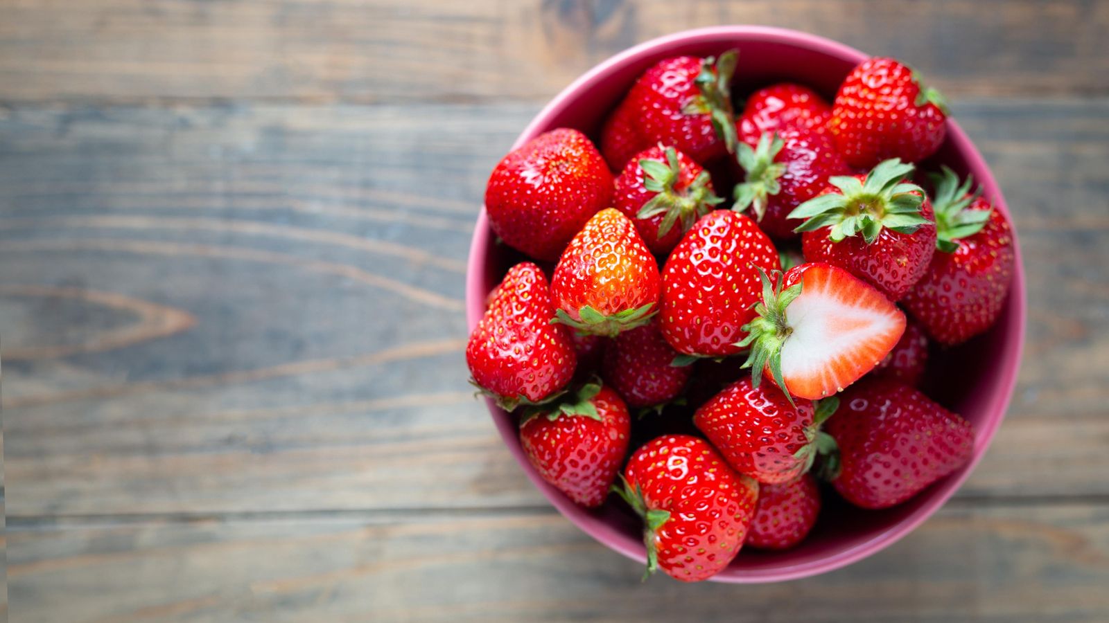 Fresas cortadas para el gazpacho