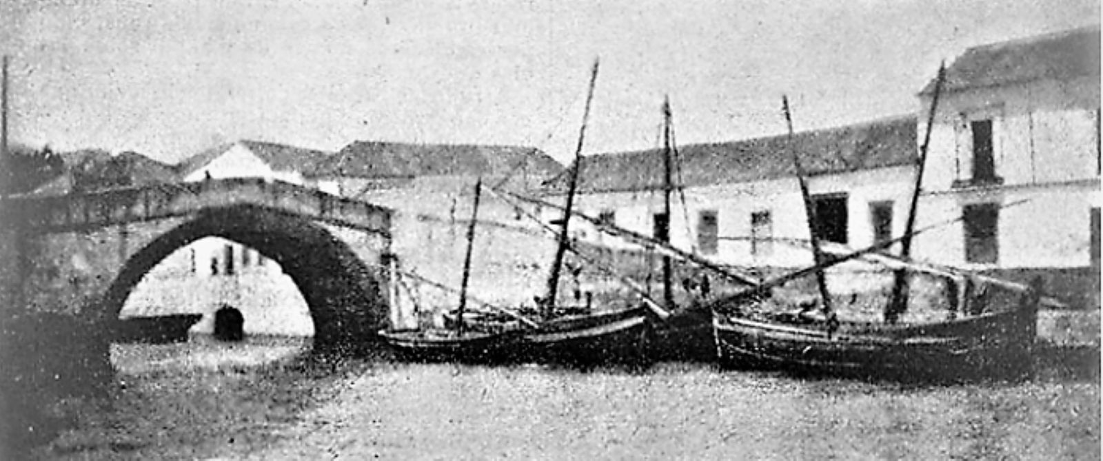 El puente Viejo comunicaba el distrito de la Caridad con el barrio de la Concepción.