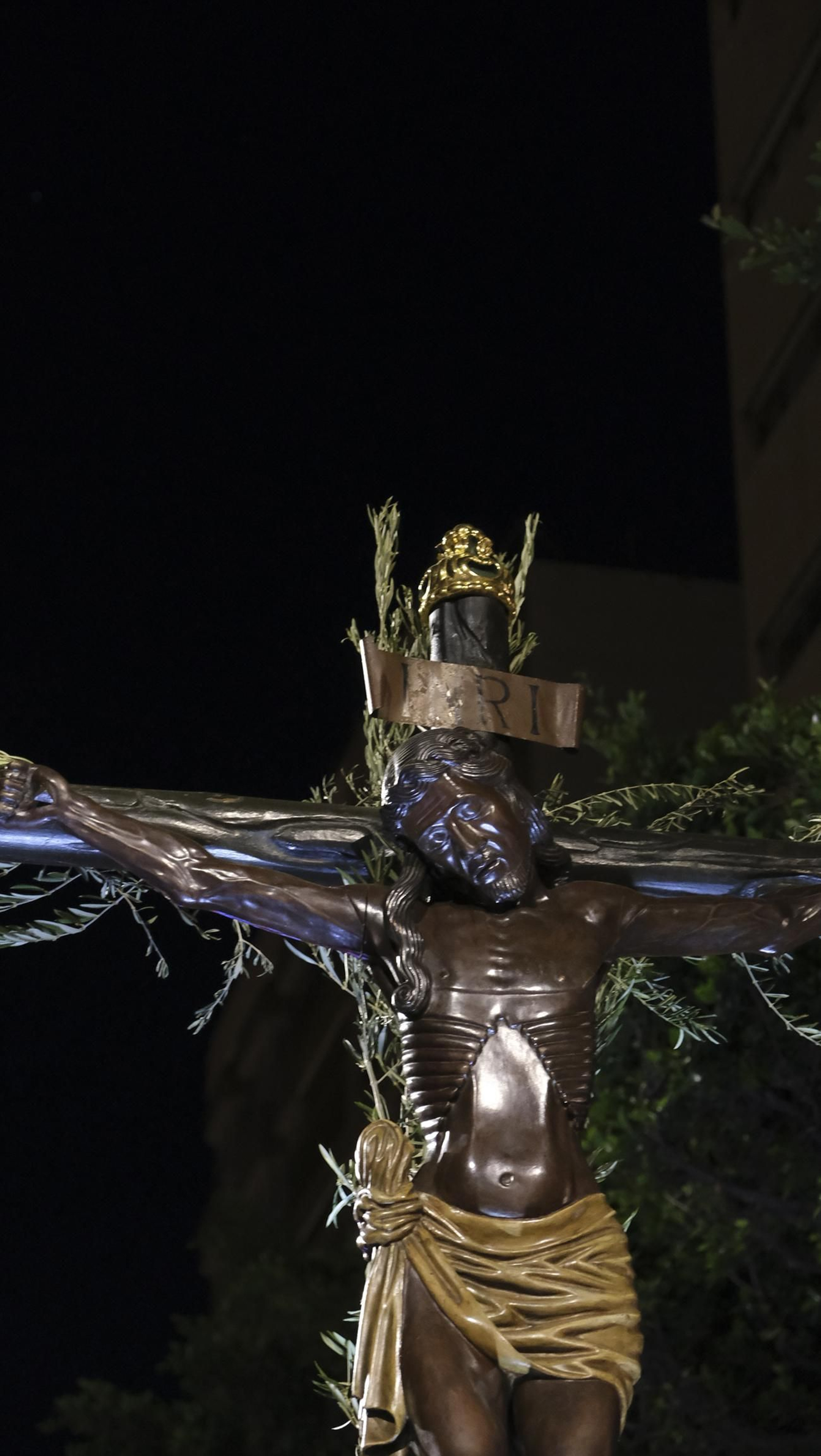 Procesión del Vía Crucis-Cristo de la Escucha en Almería, en imágenes