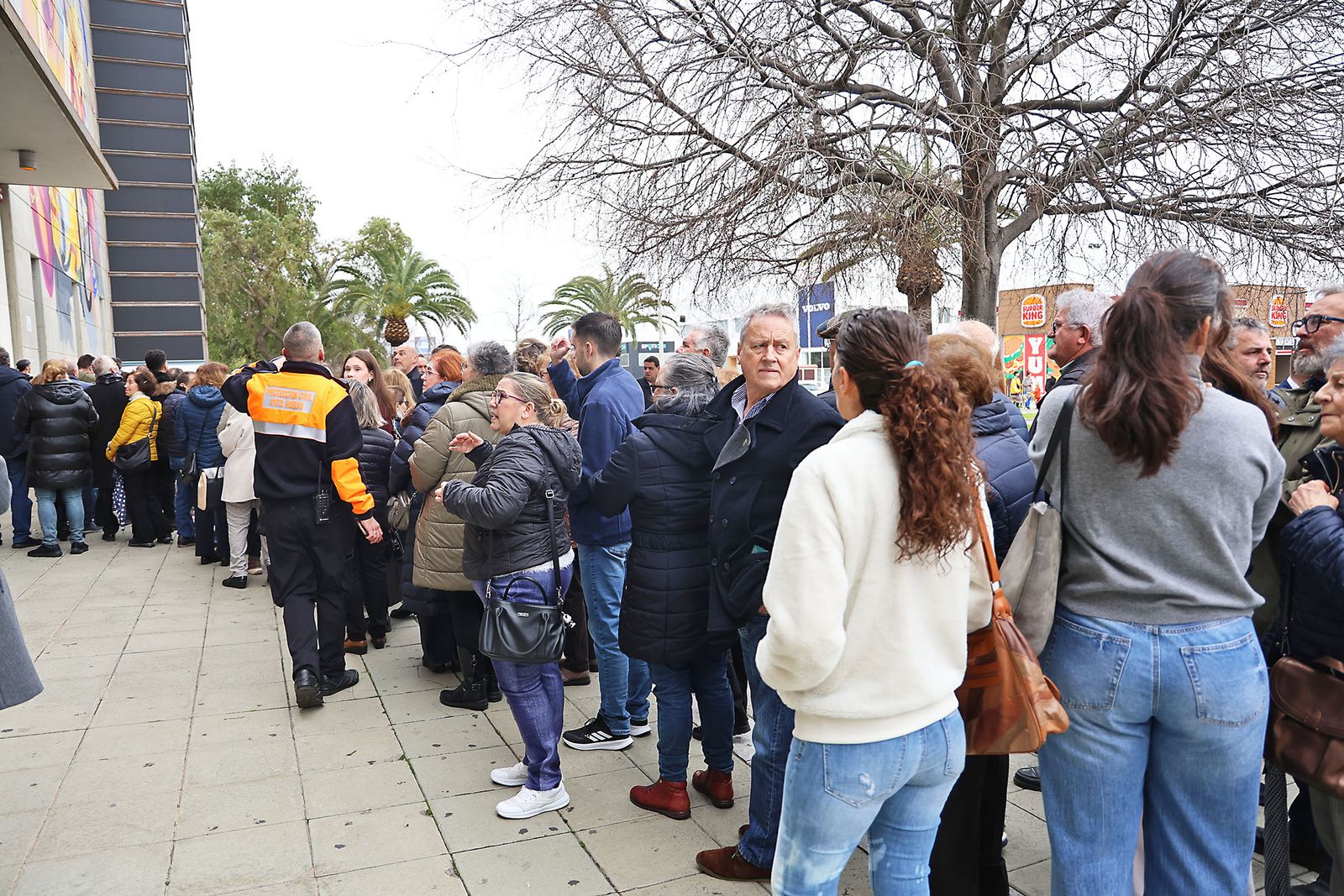 Fotografías del ambiente previo a la Misa funeral por las víctimas del accidente ferroviario