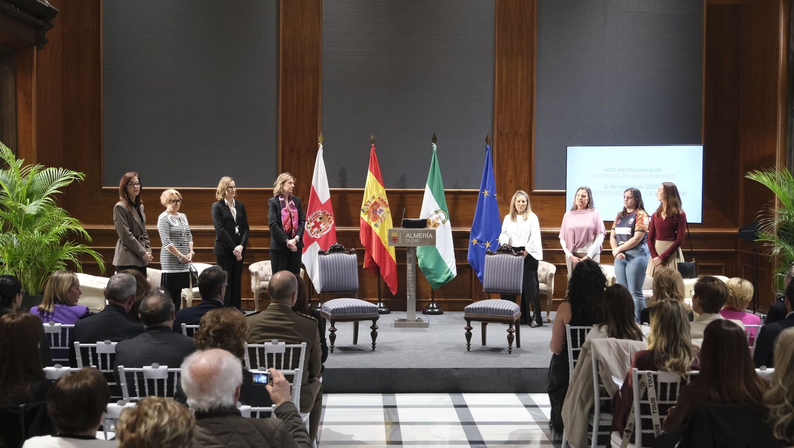 Entrega de los galardones por el Día Internacional de la Mujer, en imágenes