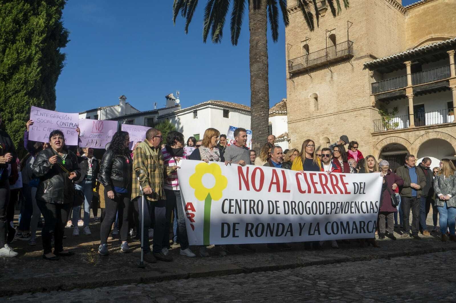 Concentración de protesta en el Ayuntamiento de Ronda