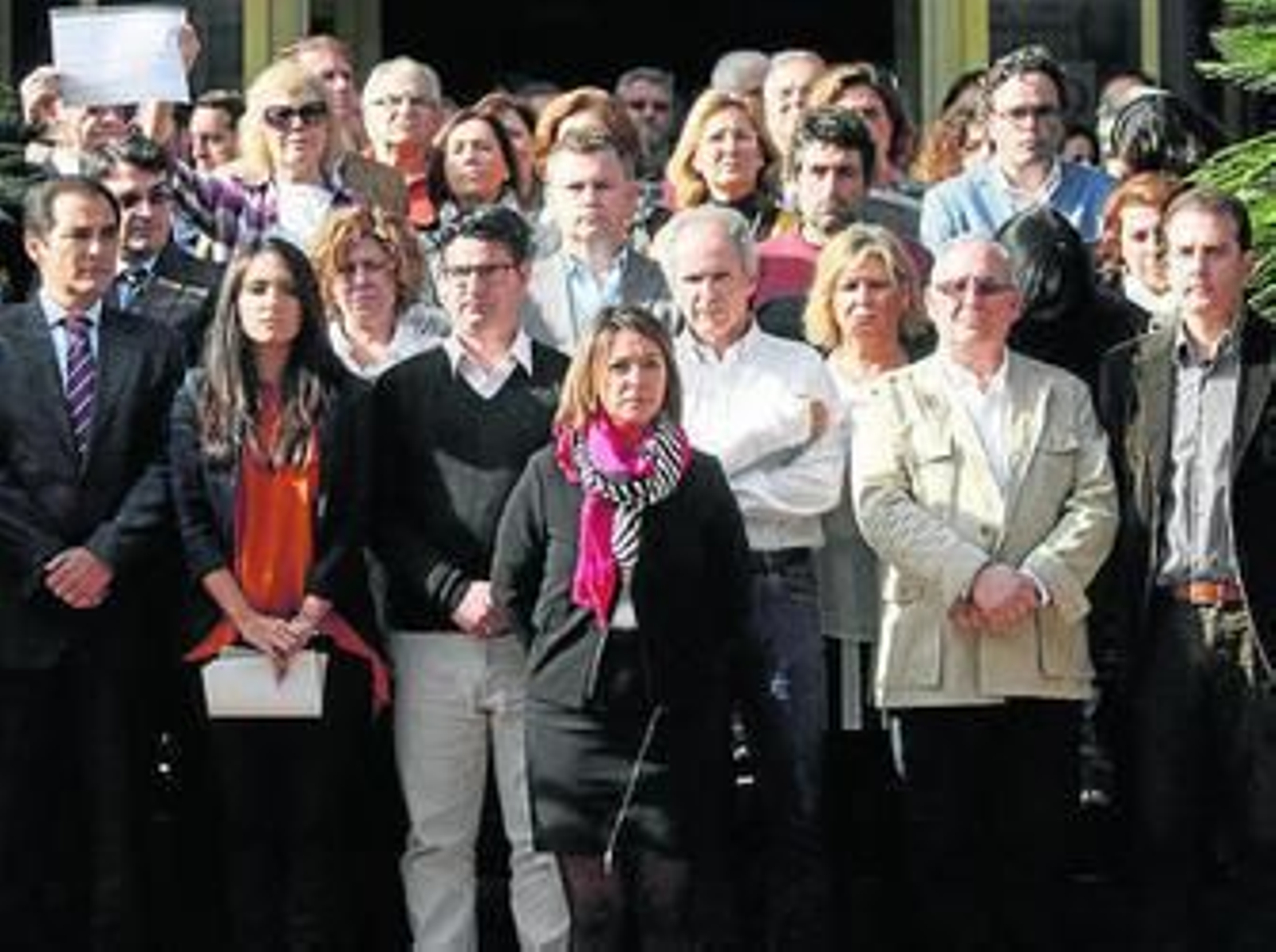Instante de uno de los minutos de silencio de Capitulares. Instante de uno de los minutos de silencio de Capitulares.