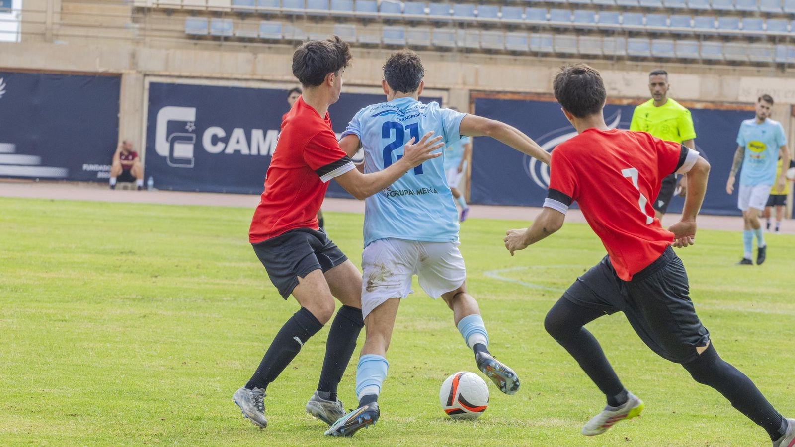 Una acción del choque que enfrentó al Poli Ejido y a La Cañada en esta primera jornada.