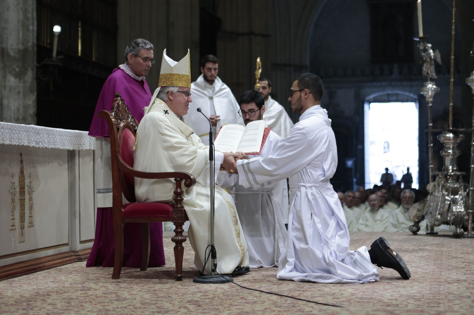 La ceremonia de ordenación conjunta de diáconos y sacerdotes en imágenes