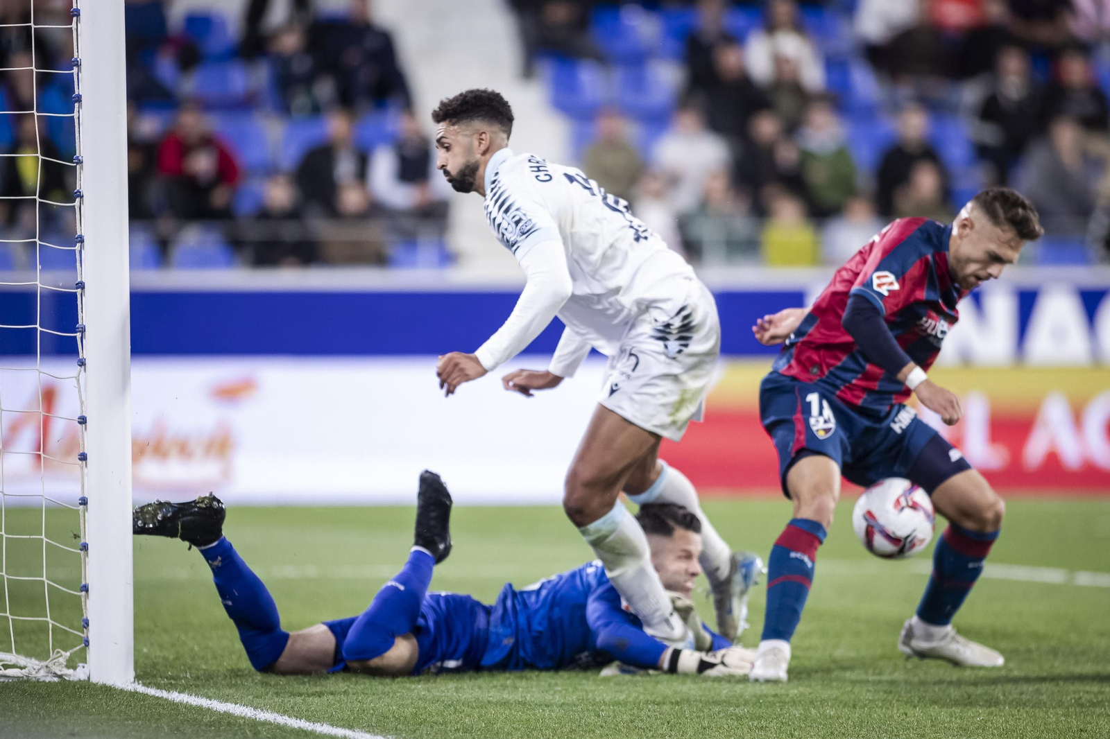 Las imágenes del partido entre el Huesca y el Cádiz C.F