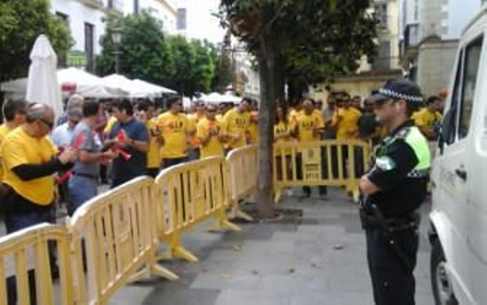 Sánchez y Álvarez denuncian las pintadas en la comisaría