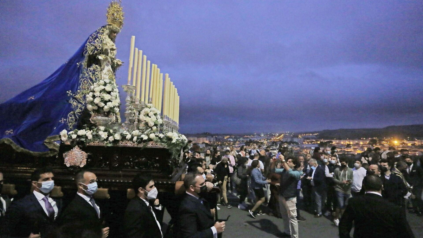Costaleros y público con mascarillas en el traslado de la Virgen del Valle el pasado mes de octubre