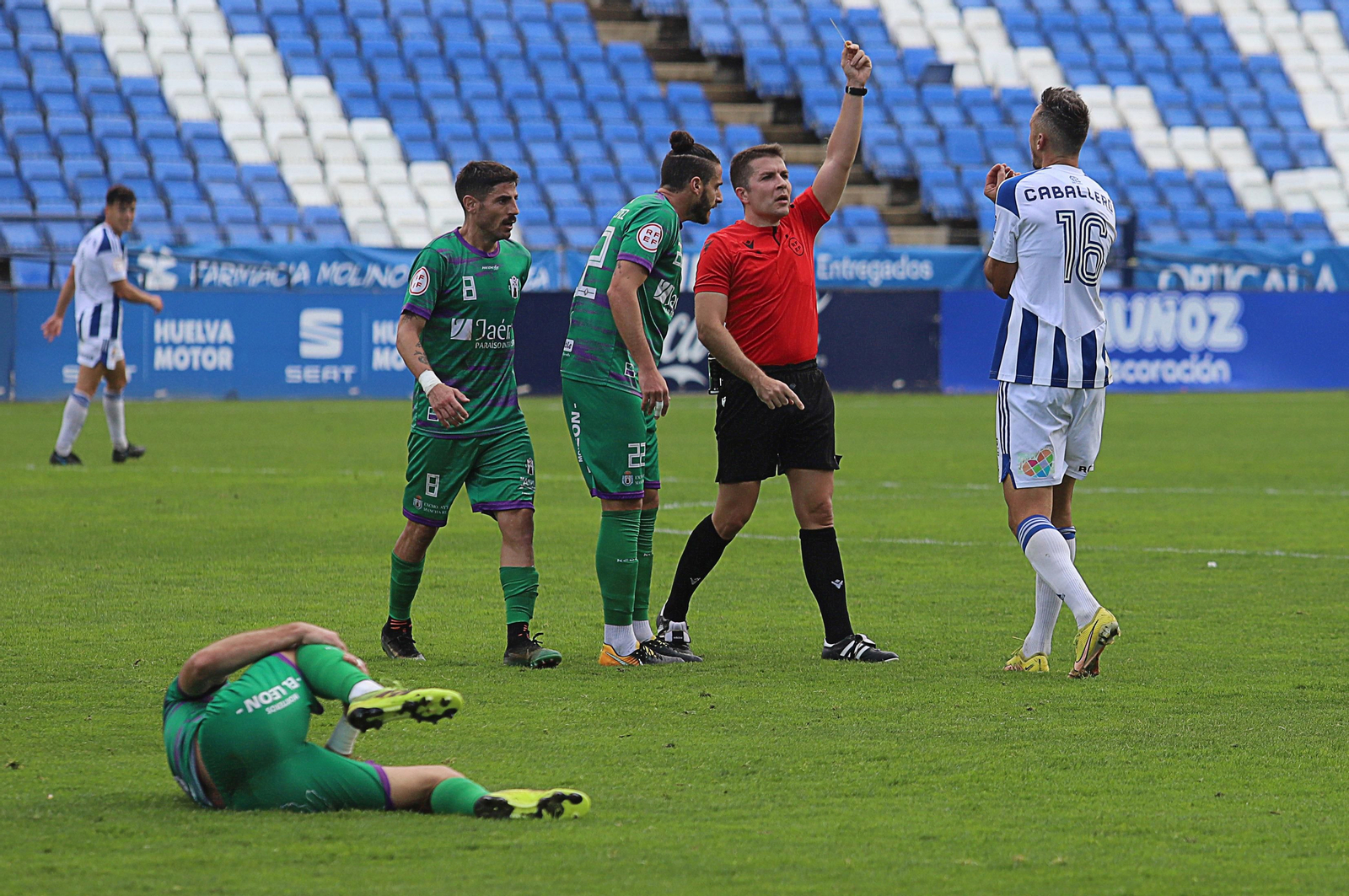 Pablo Caballero en el encuentro con el Mancha Real.