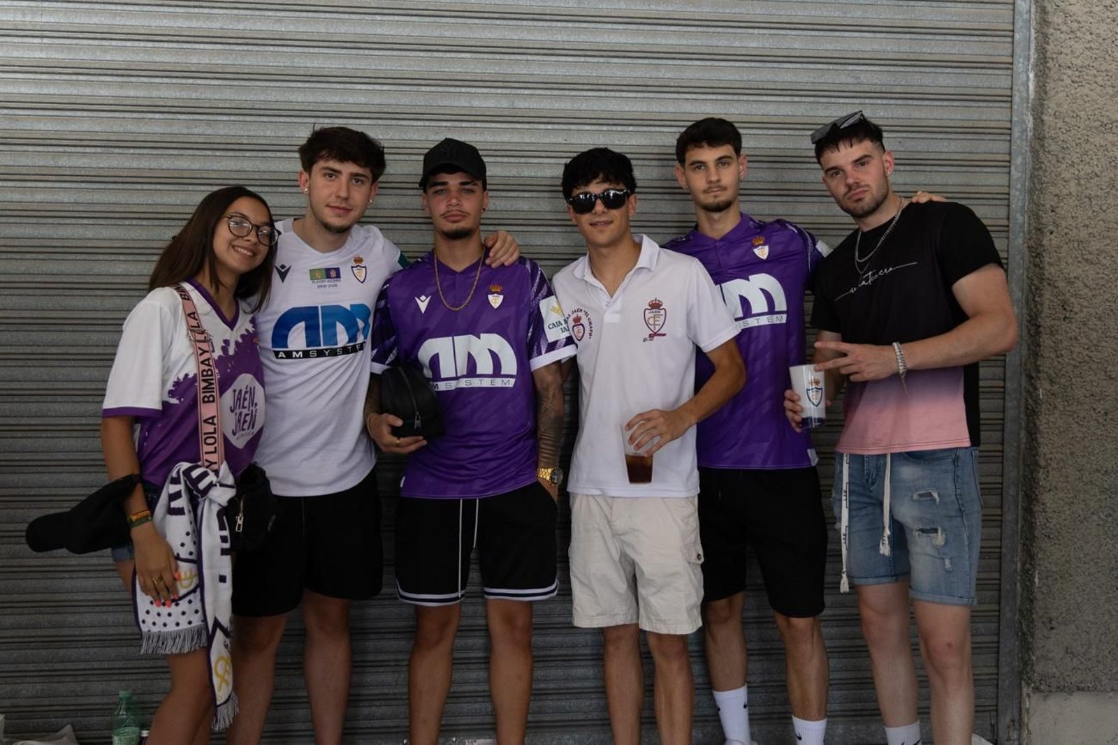 El épico recibimiento de la afición lagarta al Real Jaén, en imágenes
