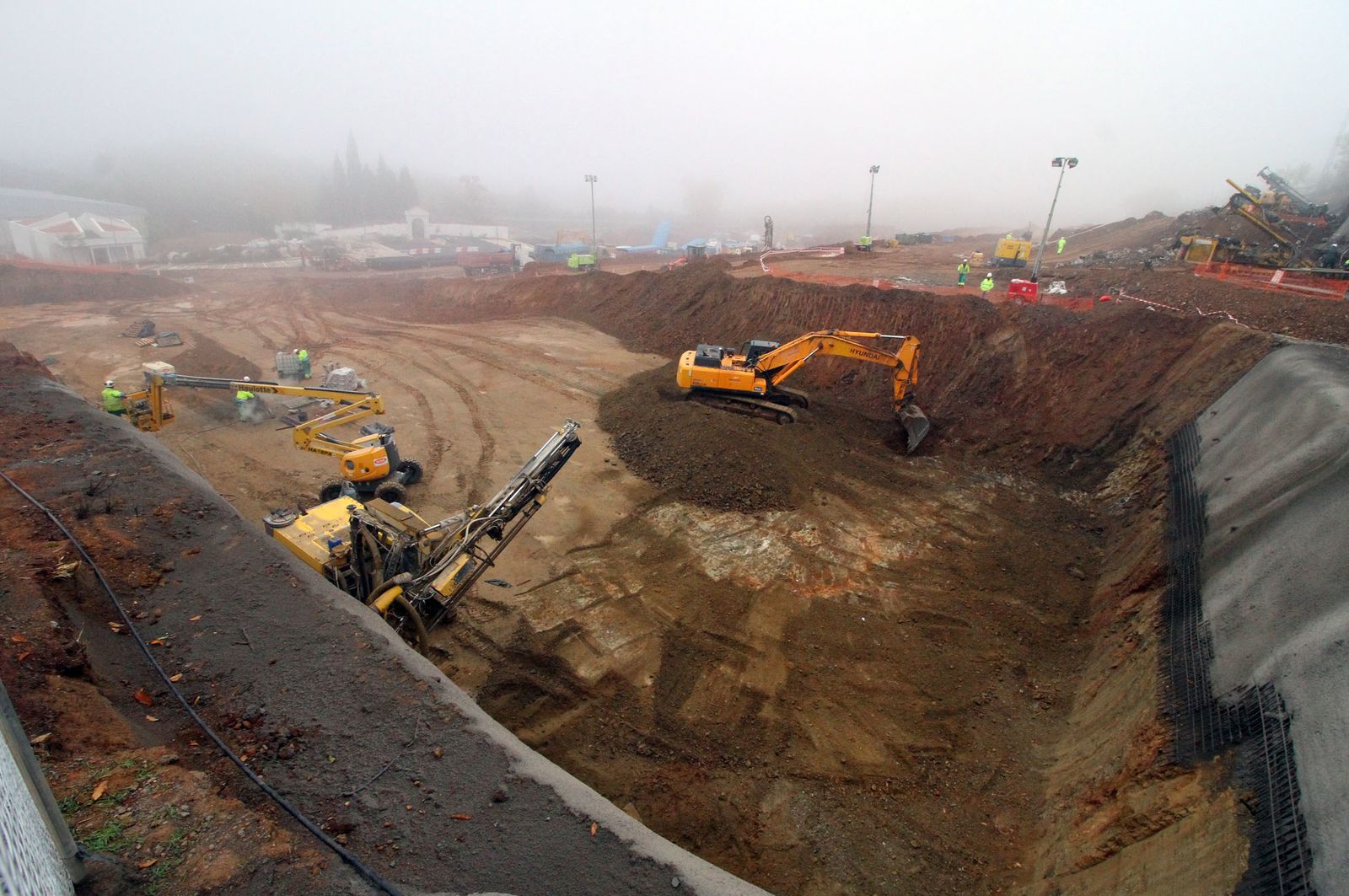 Imágenes de la colocación de la primera piedra de la planta de ElPozo en Jabugo.