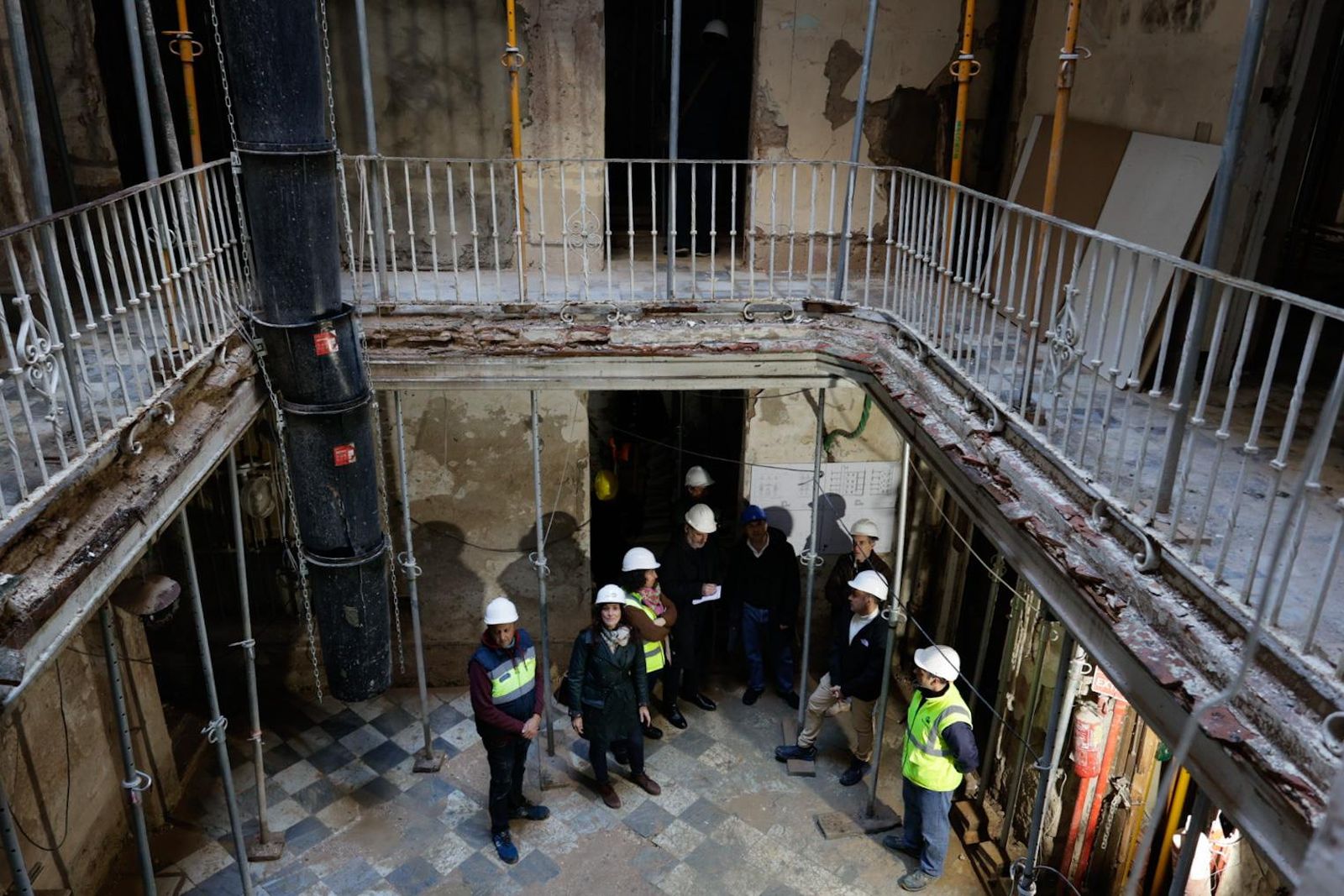 Interior del número 19 de Calderón de la Barca, donde avanzan las obras de rehabilitación.