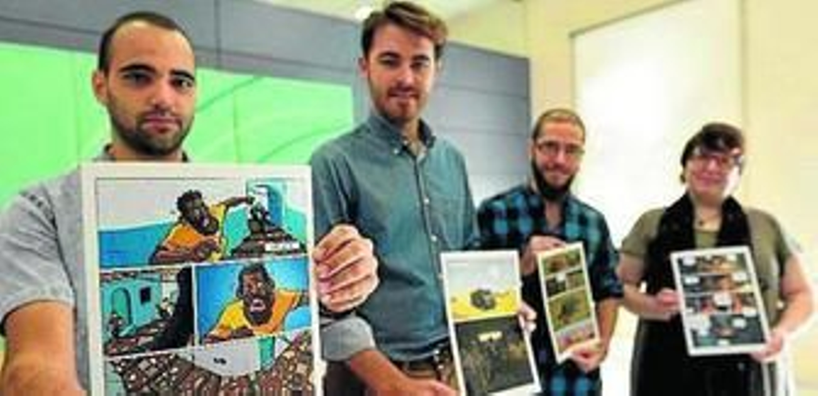 Los ganadores y los representantes institucionales, ayer, tras el fallo del jurado.